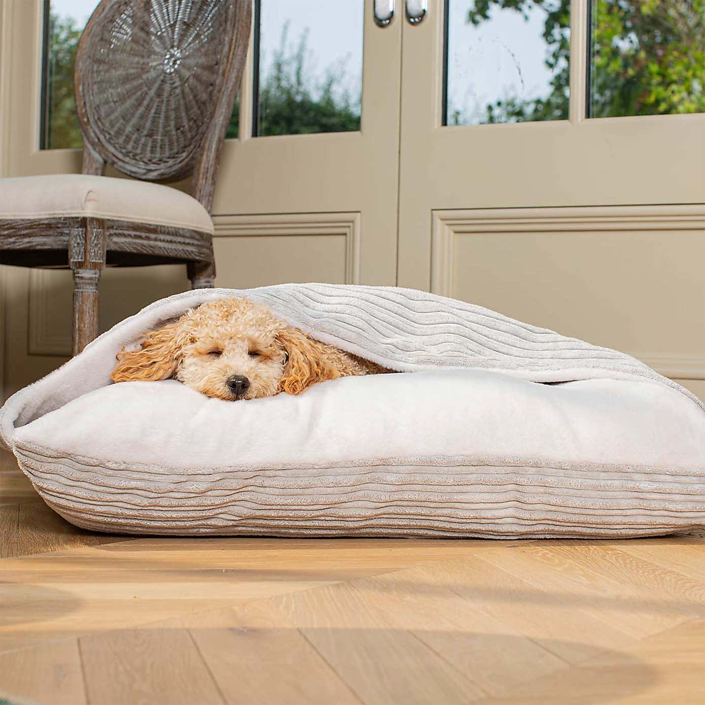 Lords and Labradors Essentials Sleepy Burrow Dog Bed