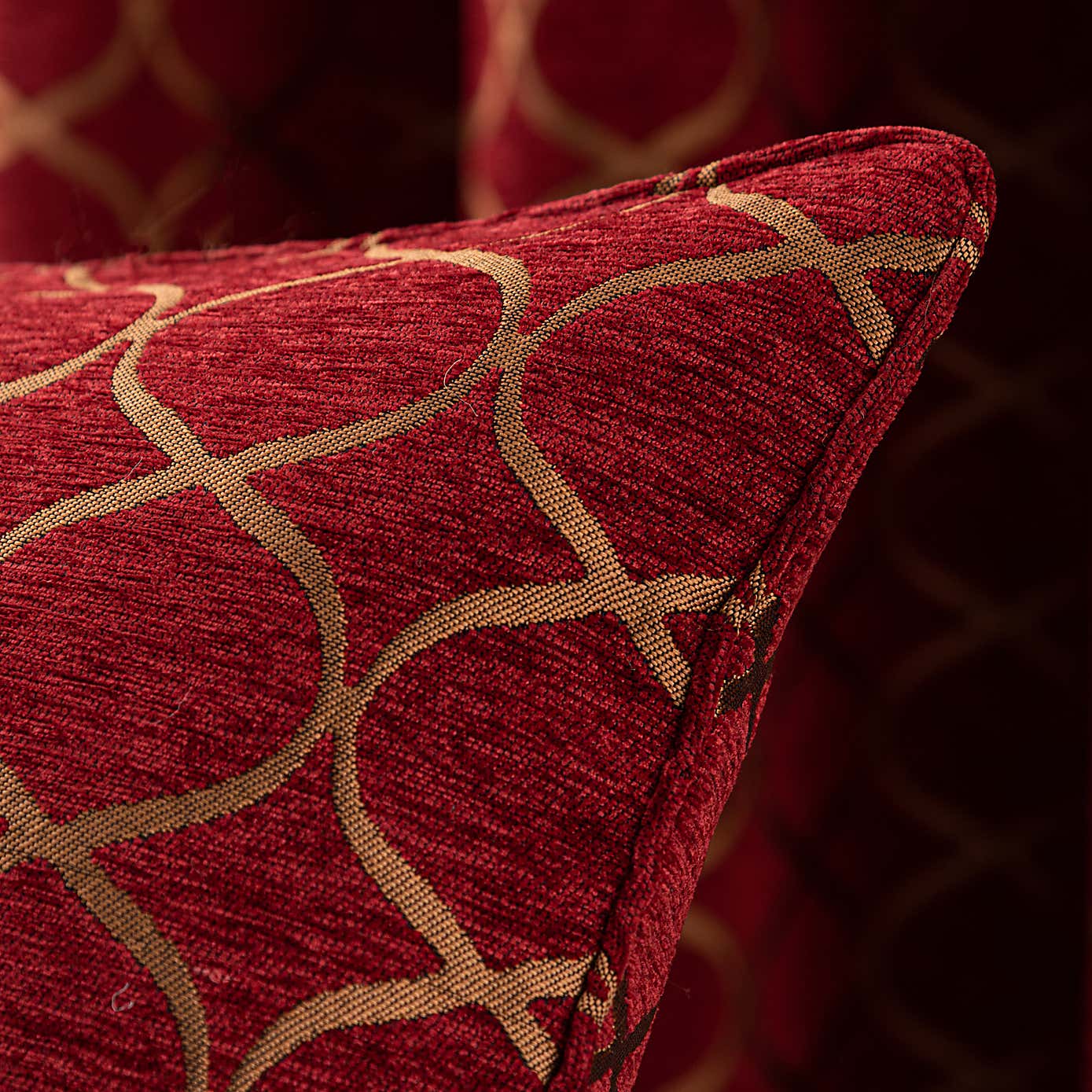 Ogee Chenille Cushion