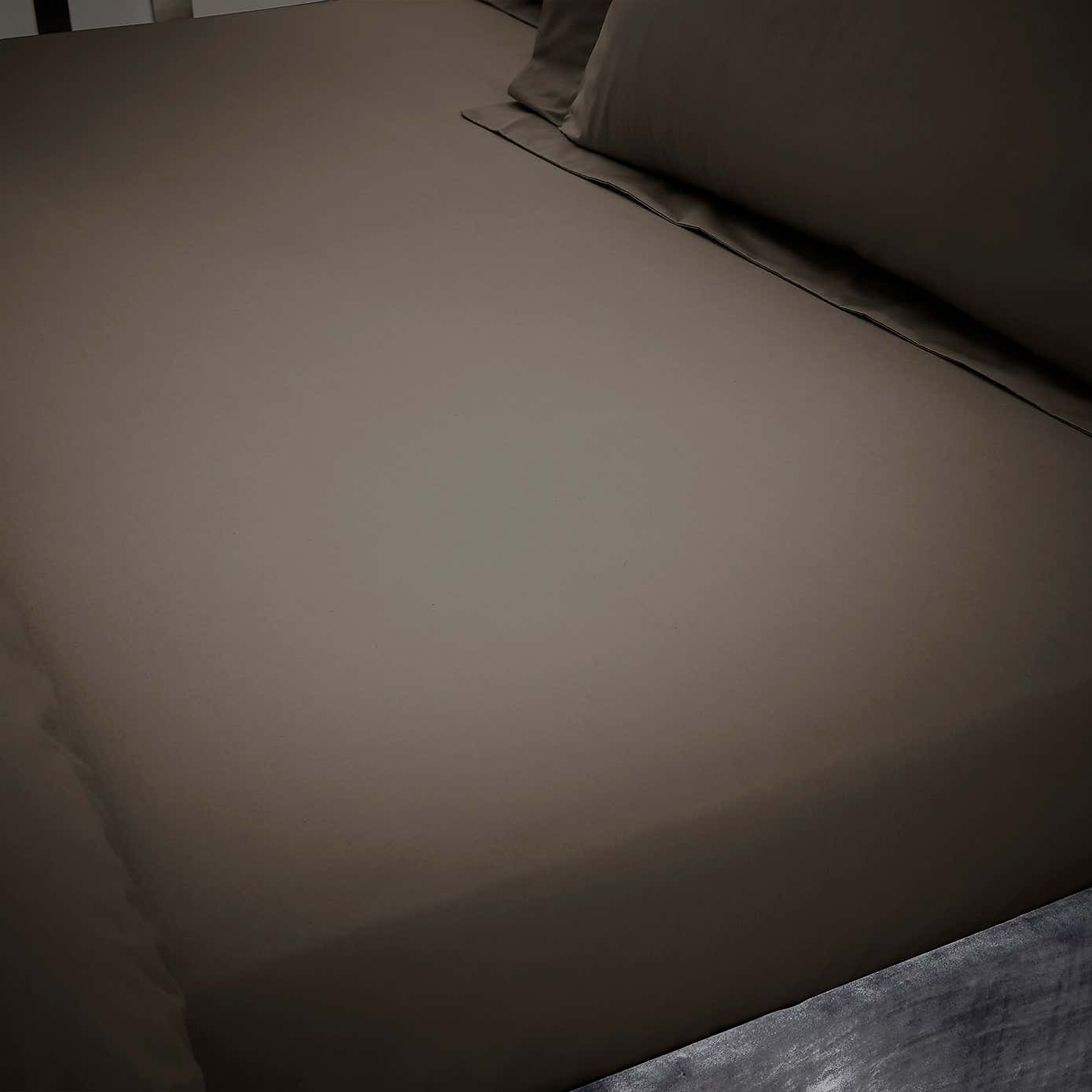 Hotel 230 Thread Count Percale 100% Cotton Fitted Sheet