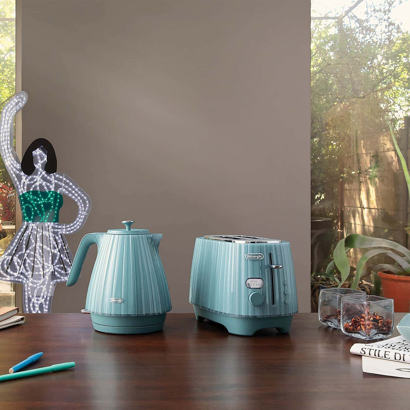 Delonghi 1700ml Ballerina Kettle