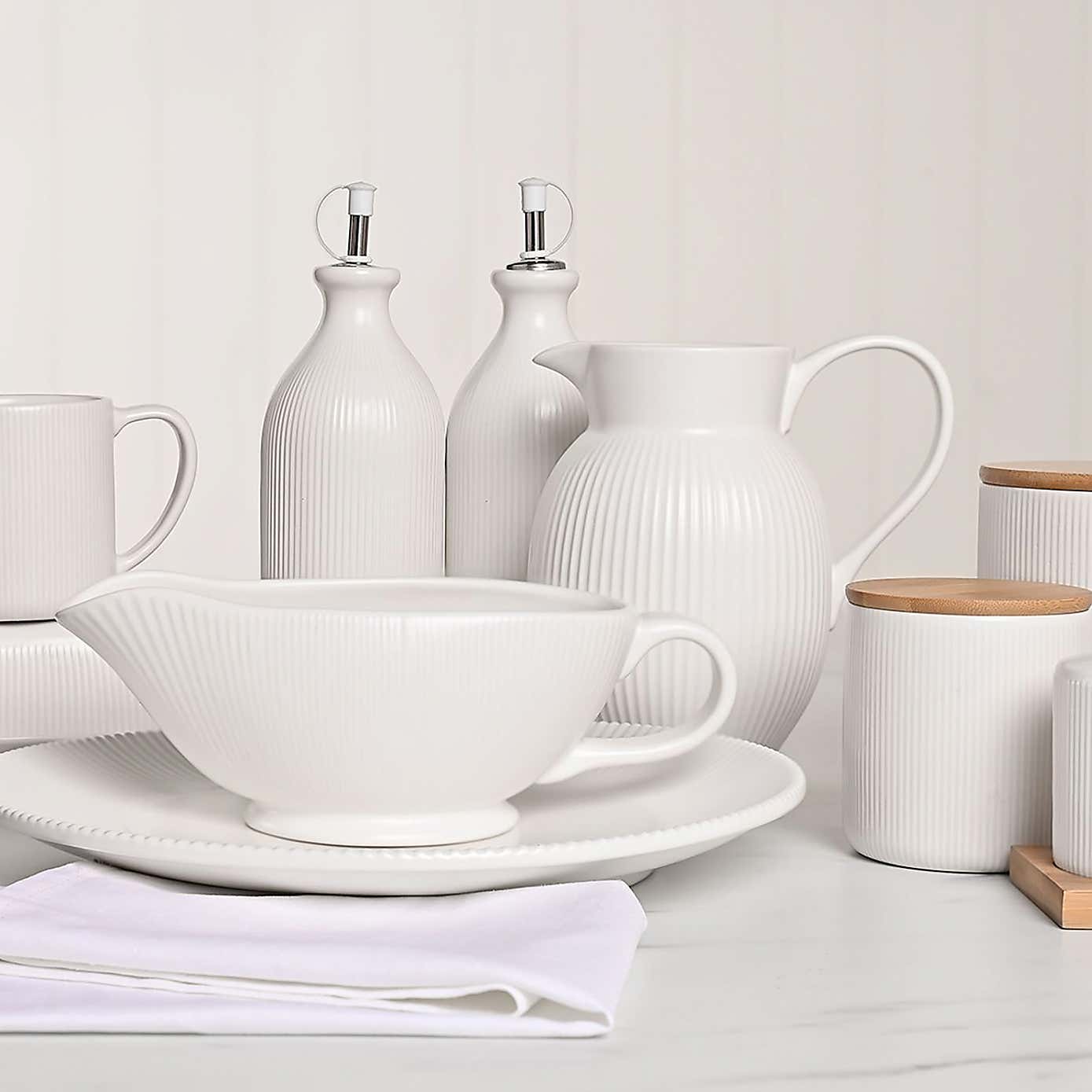 Hestia Ribbed Gravy Dish