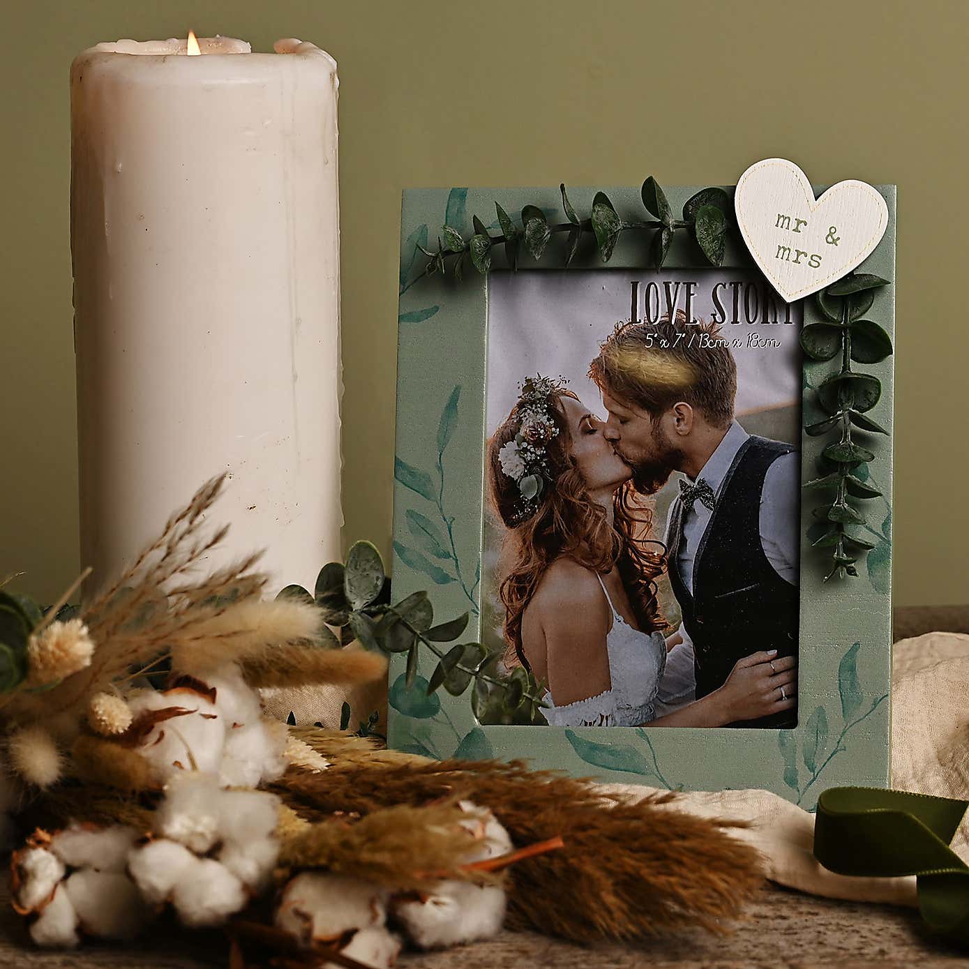 Love Story Mr & Mrs Botanical Photo Frame