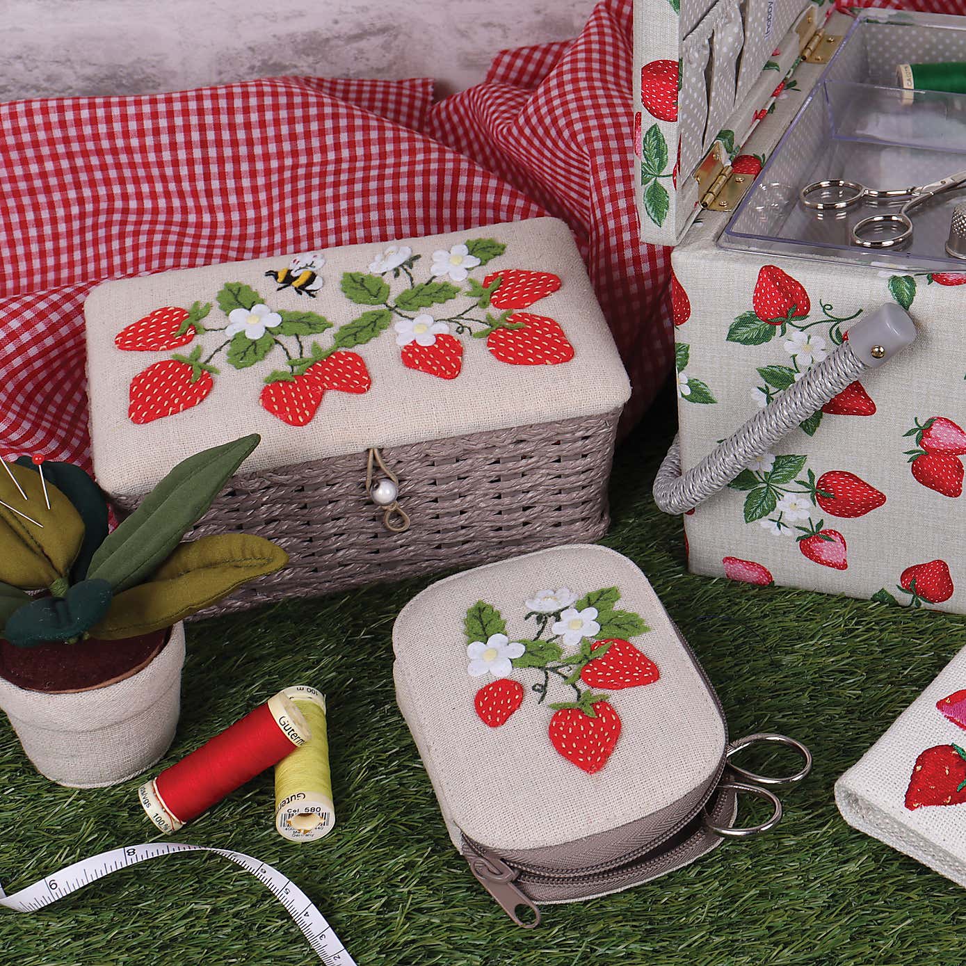 Hobby Gift Strawberry Greenhouse Wicker Sewing Basket