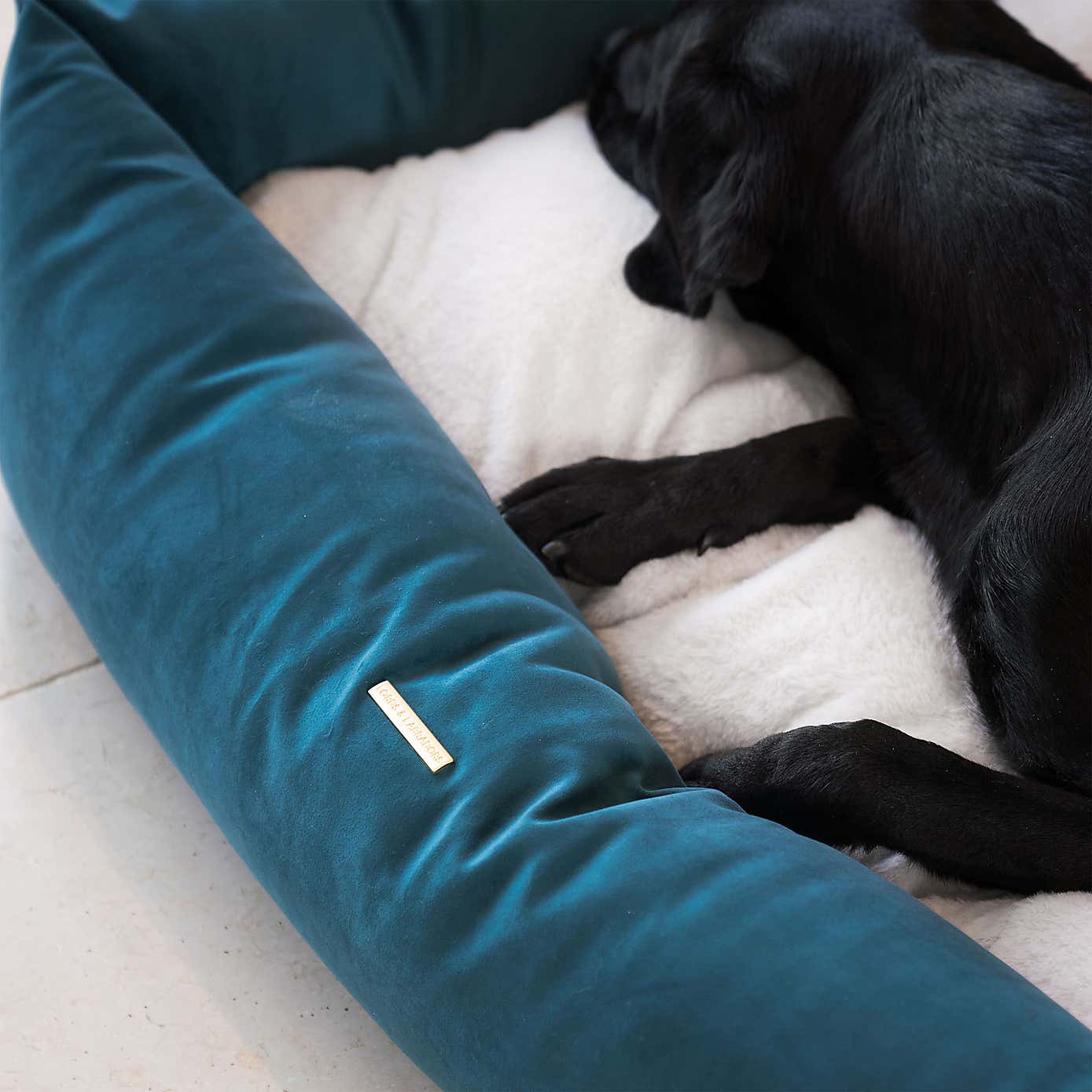 Lords and Labradors Velvet Box Dog Bed