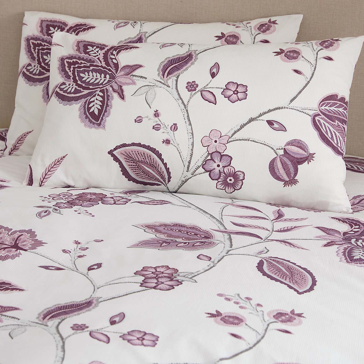 Dreams n Drapes Samira Reversible Duvet Cover and Pillowcase Set