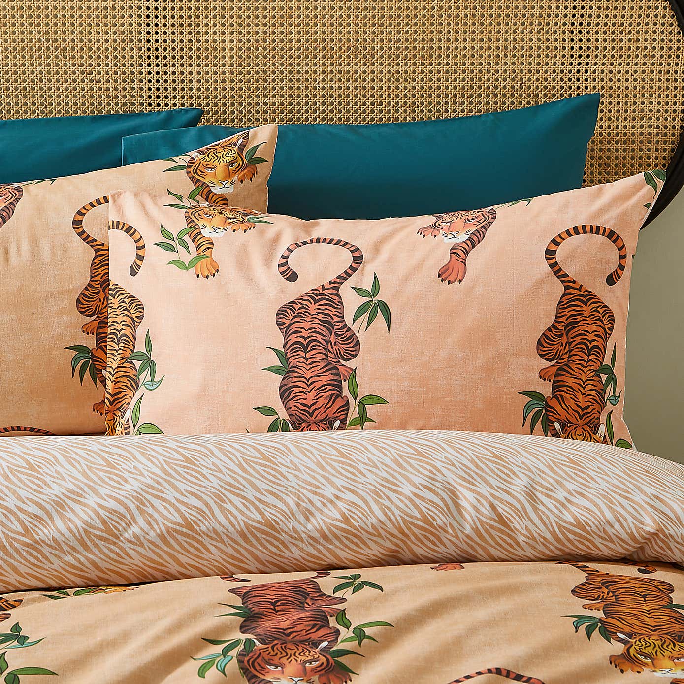Tiger Foliage Duvet Cover Set
