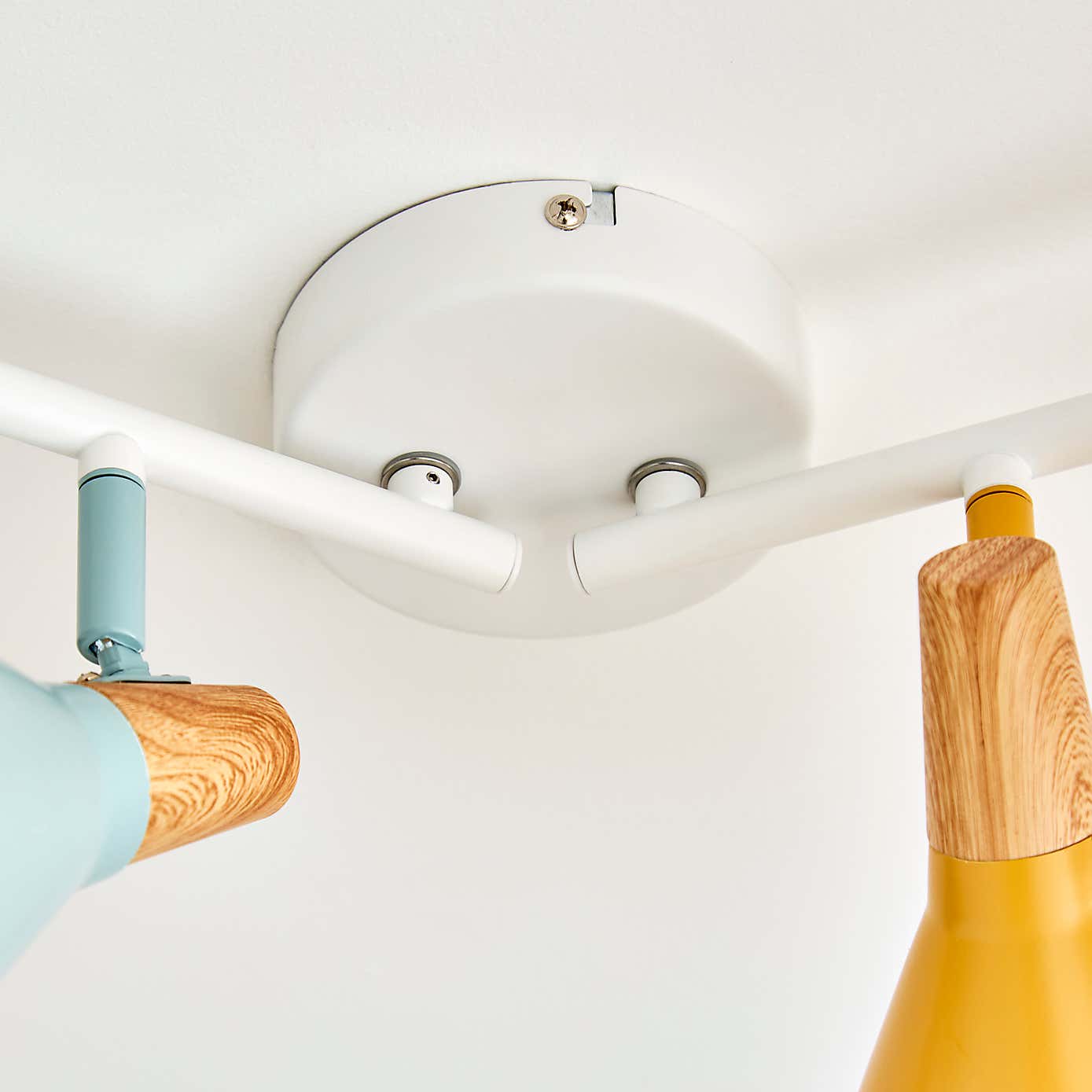 Wolston 4 Light Spotlight Bar