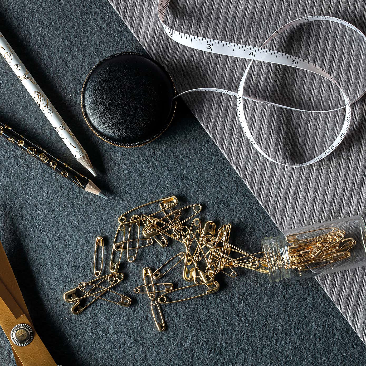 Hemline Gold PU Leather Retractable Tape Measure 150cm