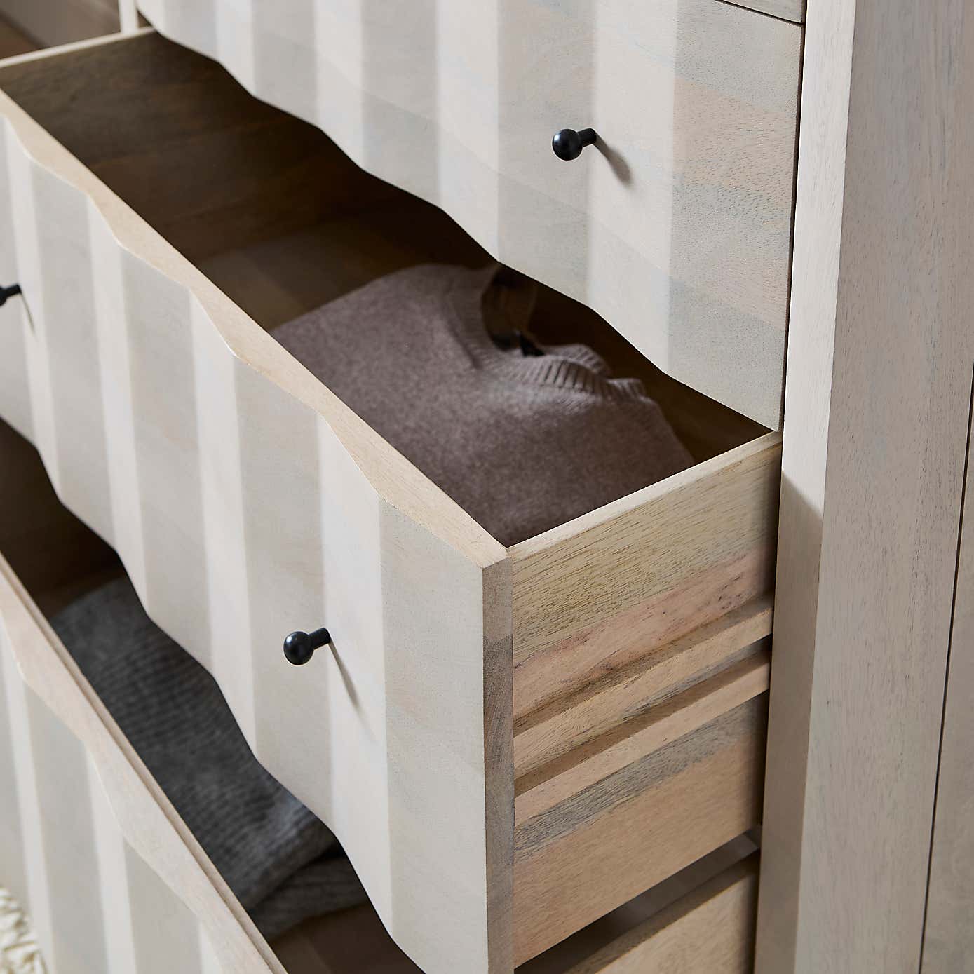 Willa 5 Drawer Chest