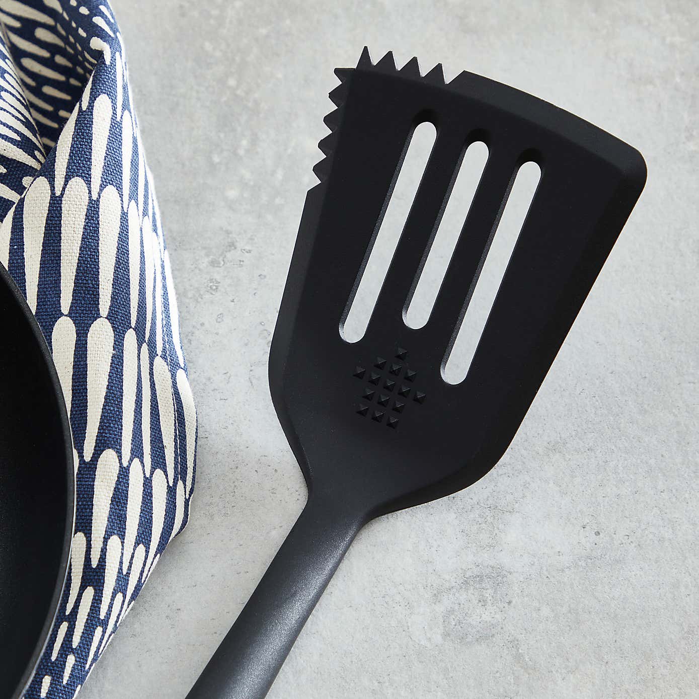 Professional Slotted Turner with Serrated Edge