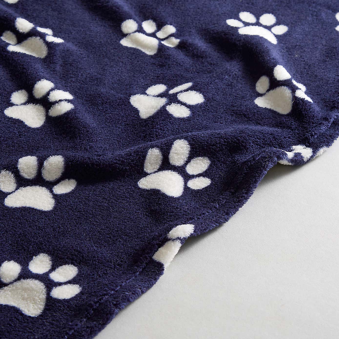 Printed Paw Print Throw