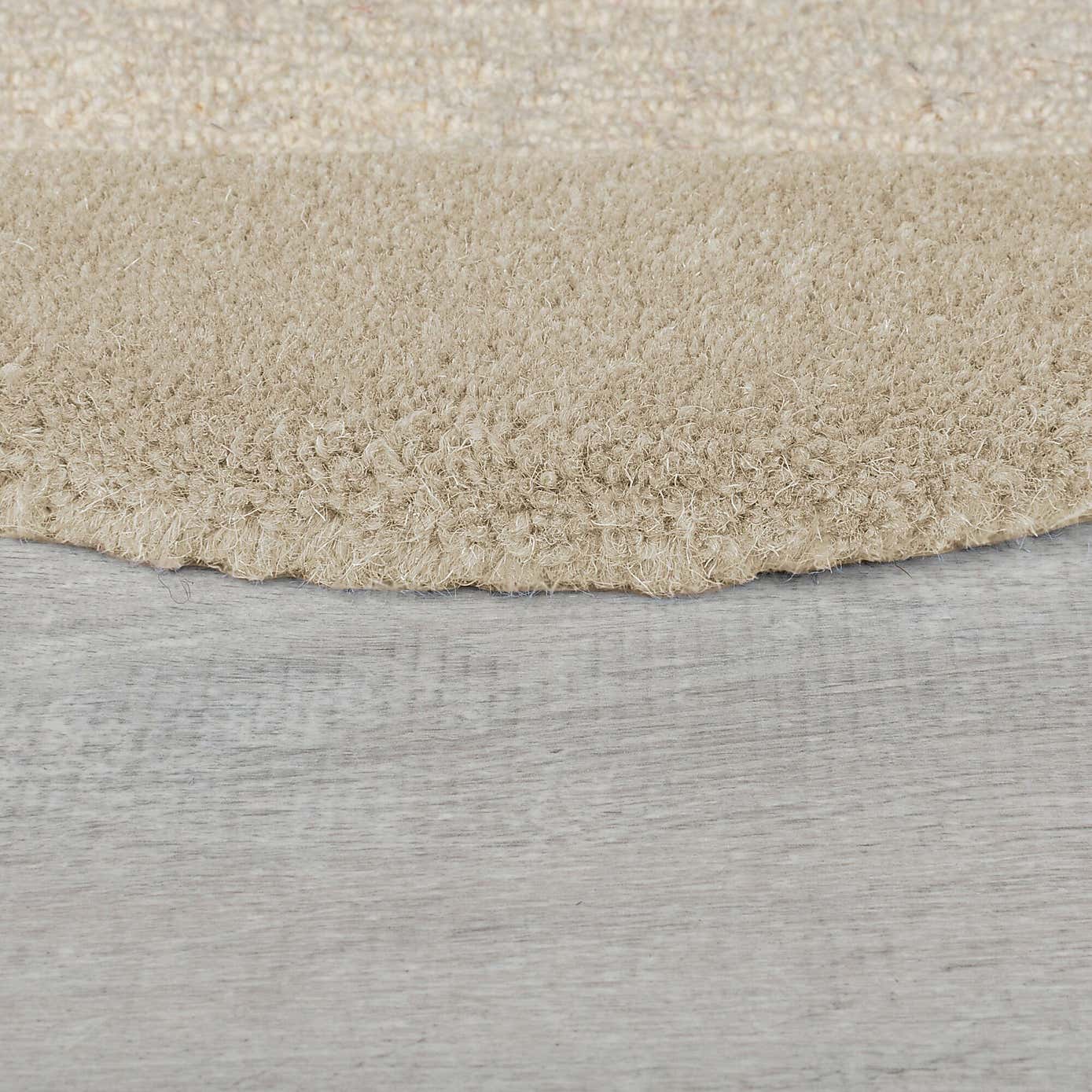 Bonnie Scallop Natural Border Wool Rug