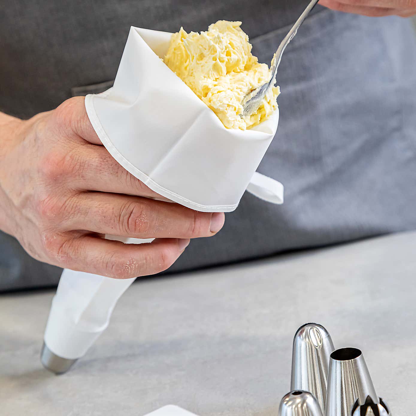 Set of 9 Reusable Piping Bag and Nozzles