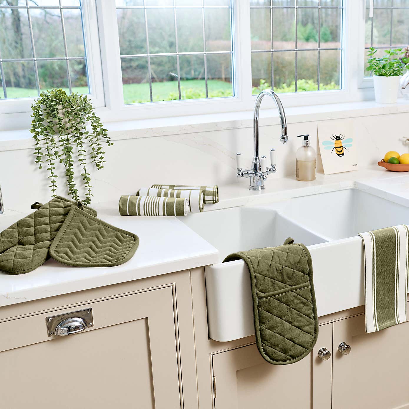 Dexam Set of 2 Love Colour Single Oven Gloves