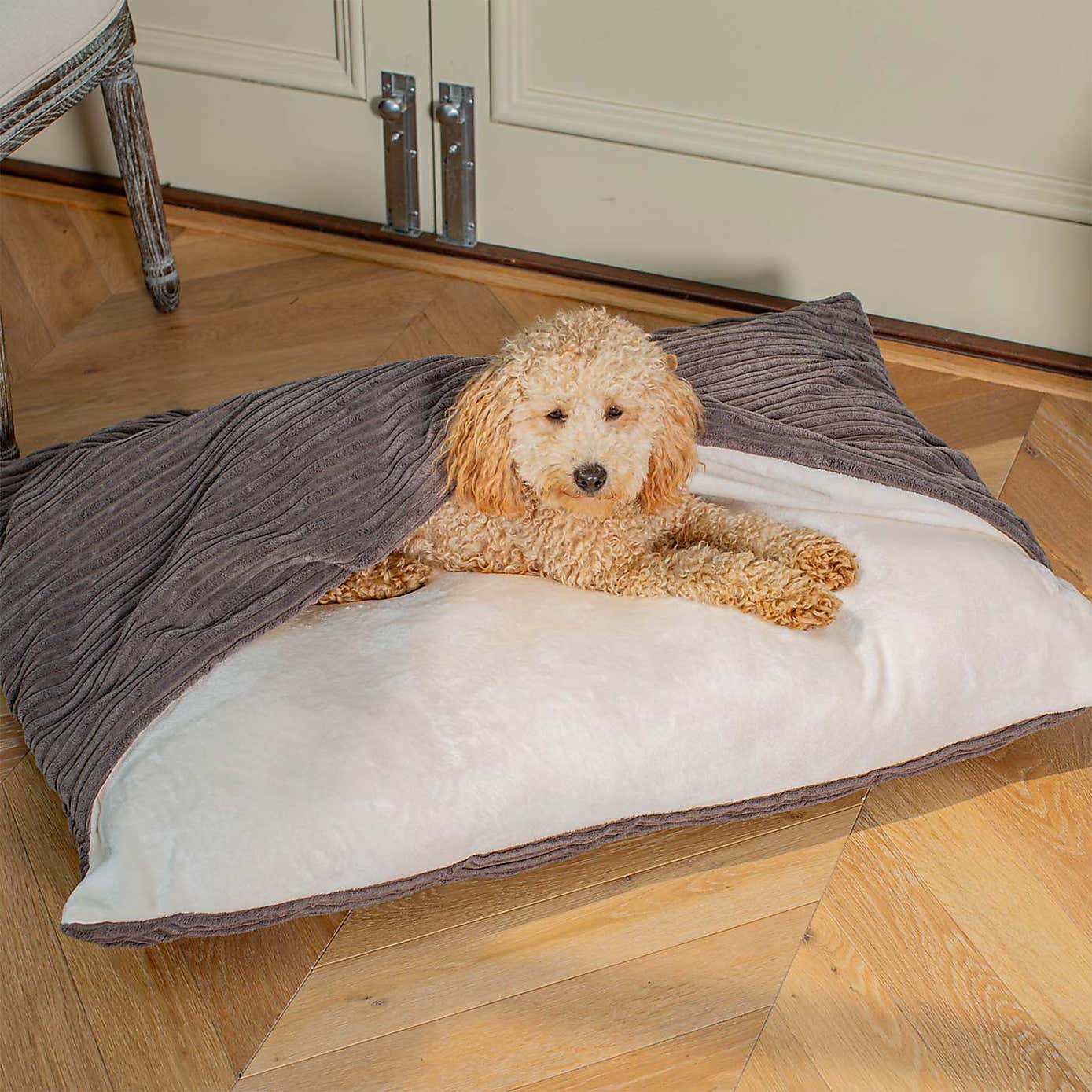 Lords and Labradors Essentials Sleepy Burrow Dog Bed