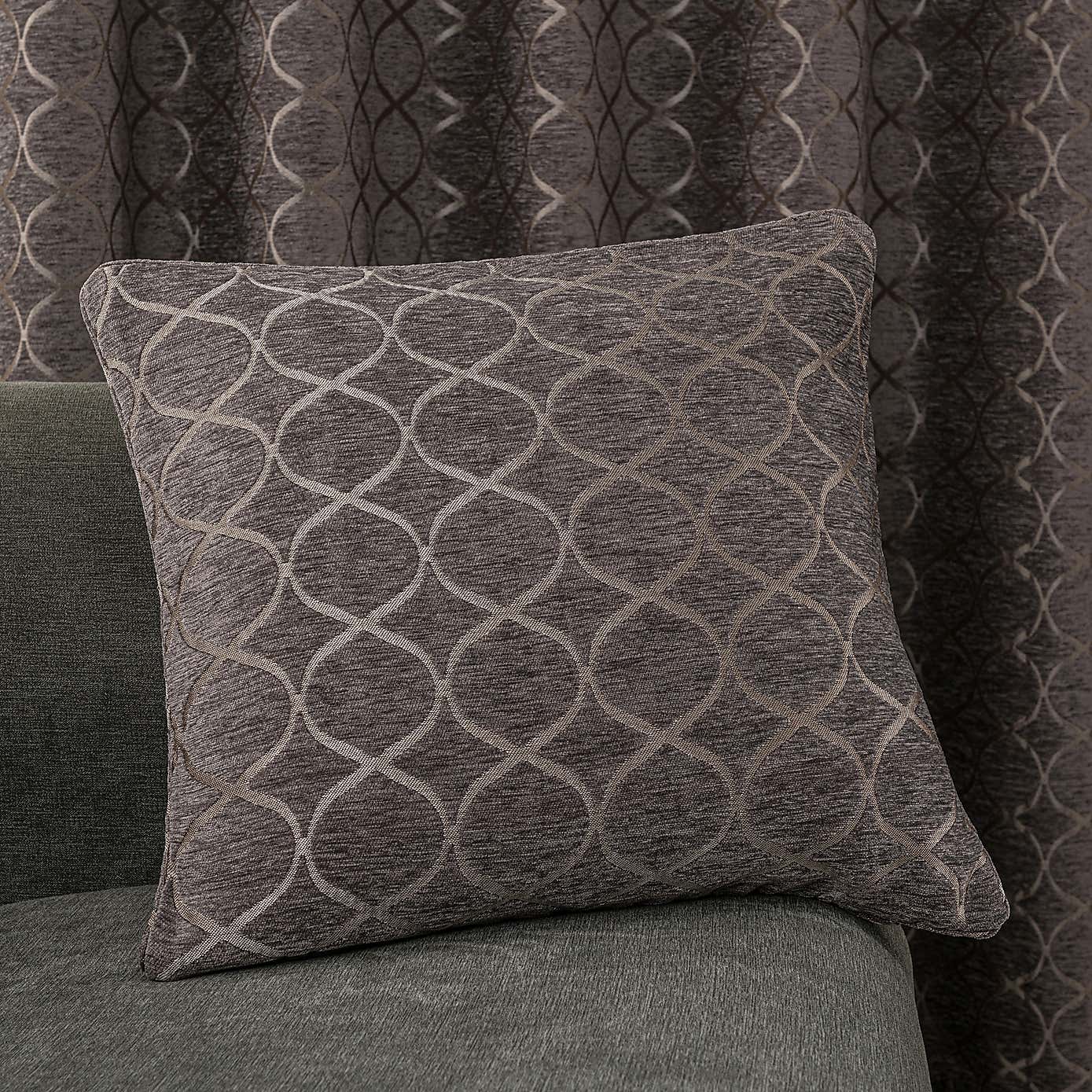 Ogee Chenille Cushion