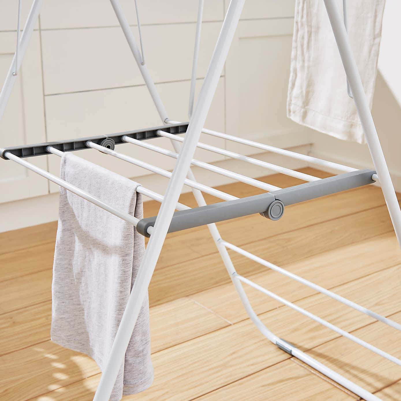 18m Winged Clothes Airer