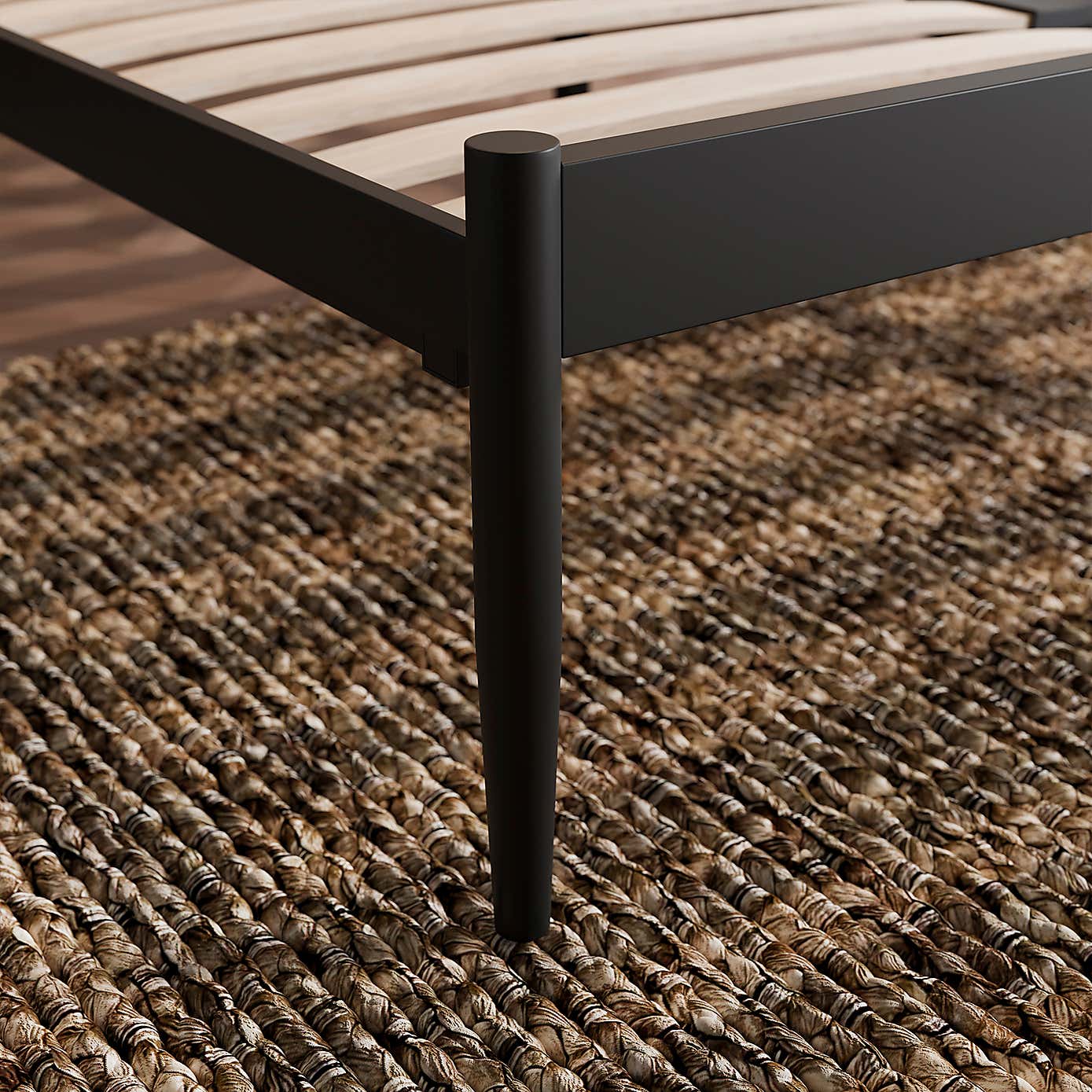 Elliot Curved Spindle Bed