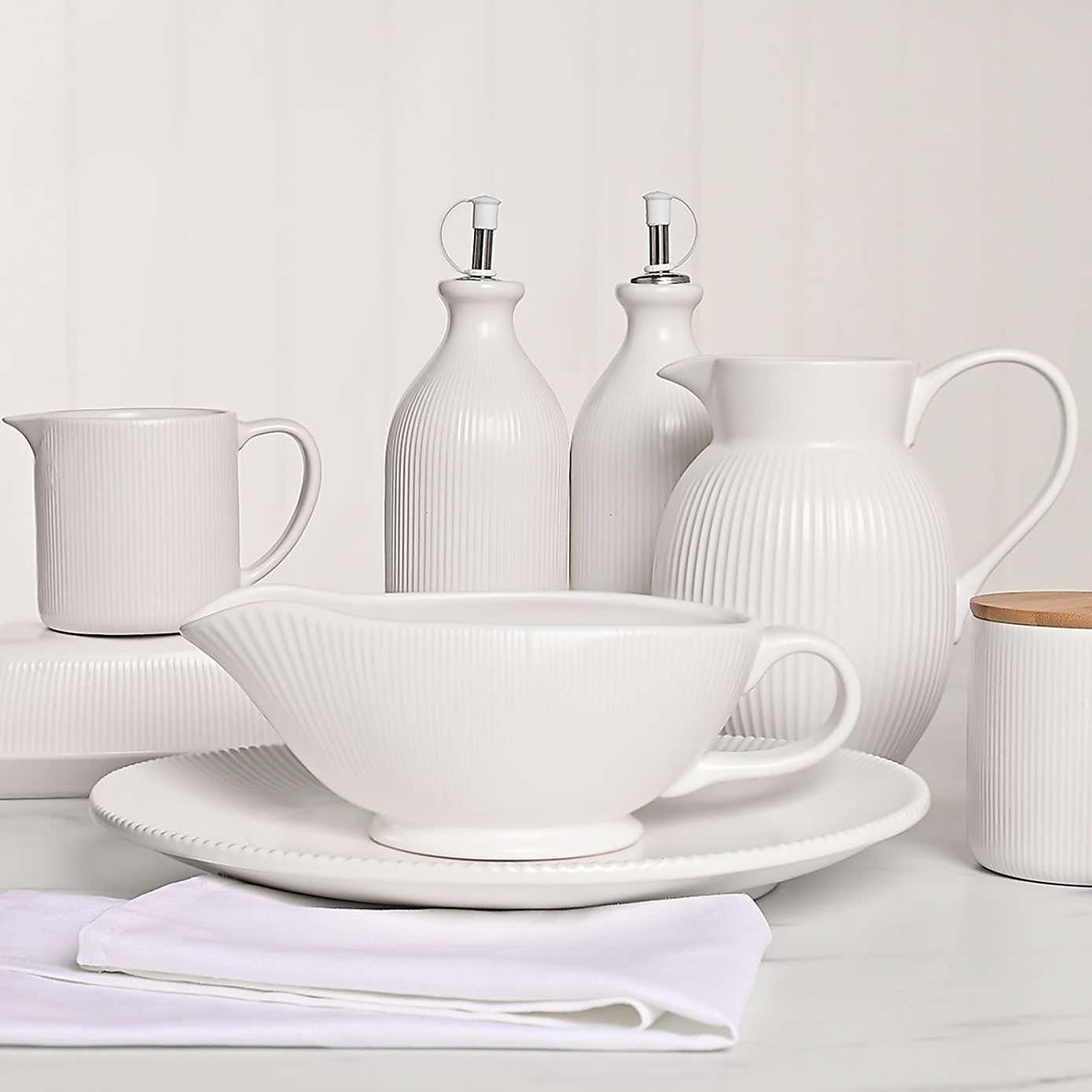 Hestia Ribbed Salt and Pepper Set With Bamboo Stand