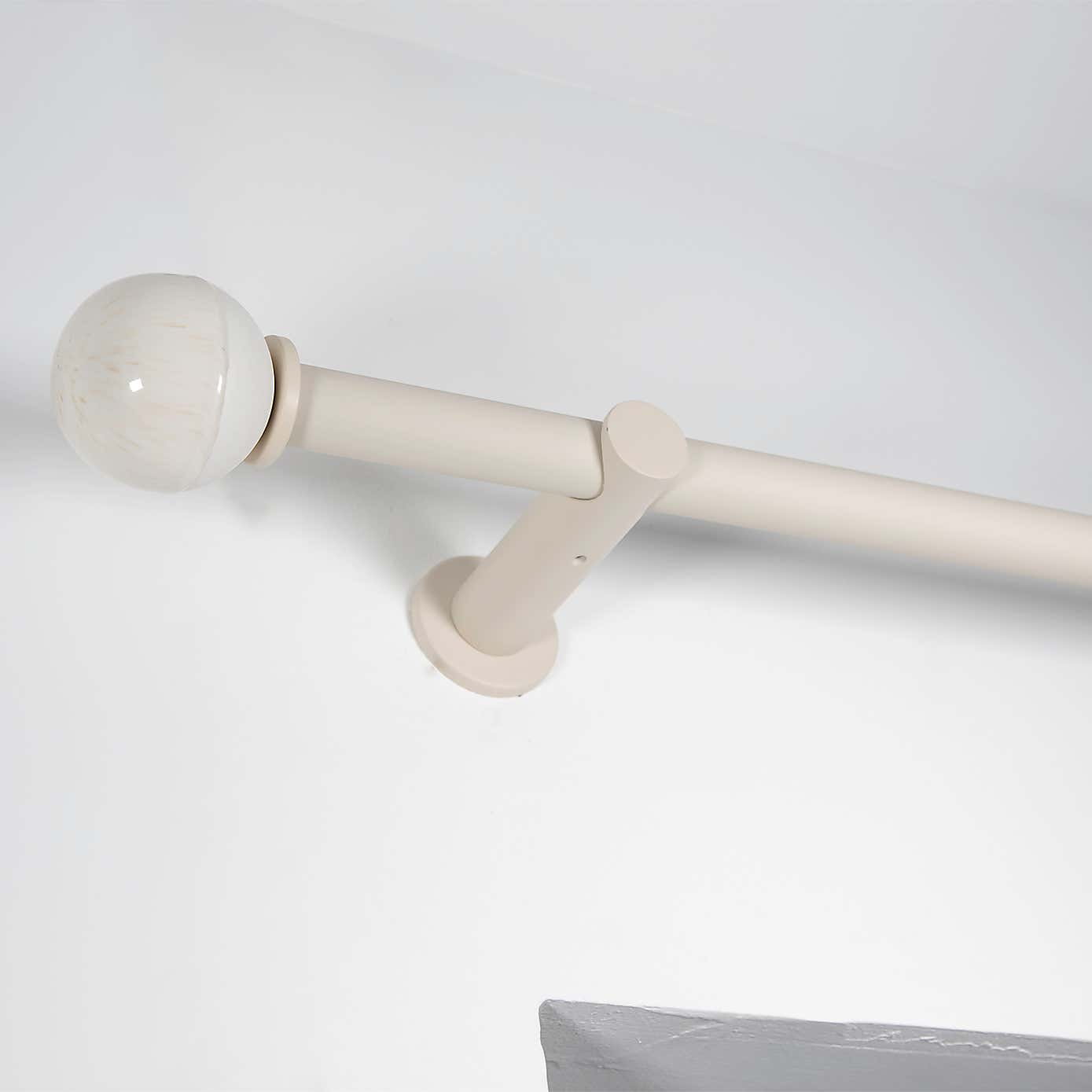 Reactive Glaze Extendable Eyelet Curtain Pole