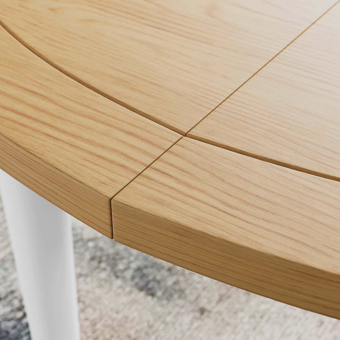 Pip 4-6 Seater Round to Oval Extendable Dining Table