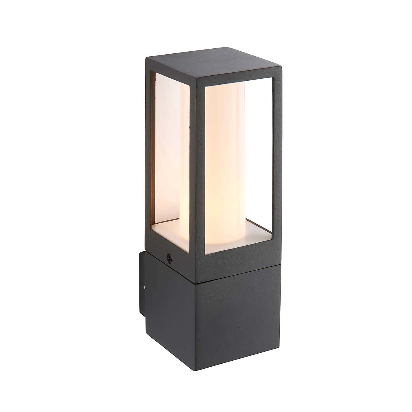 Vogue Lighting Preston Outdoor Wall Light