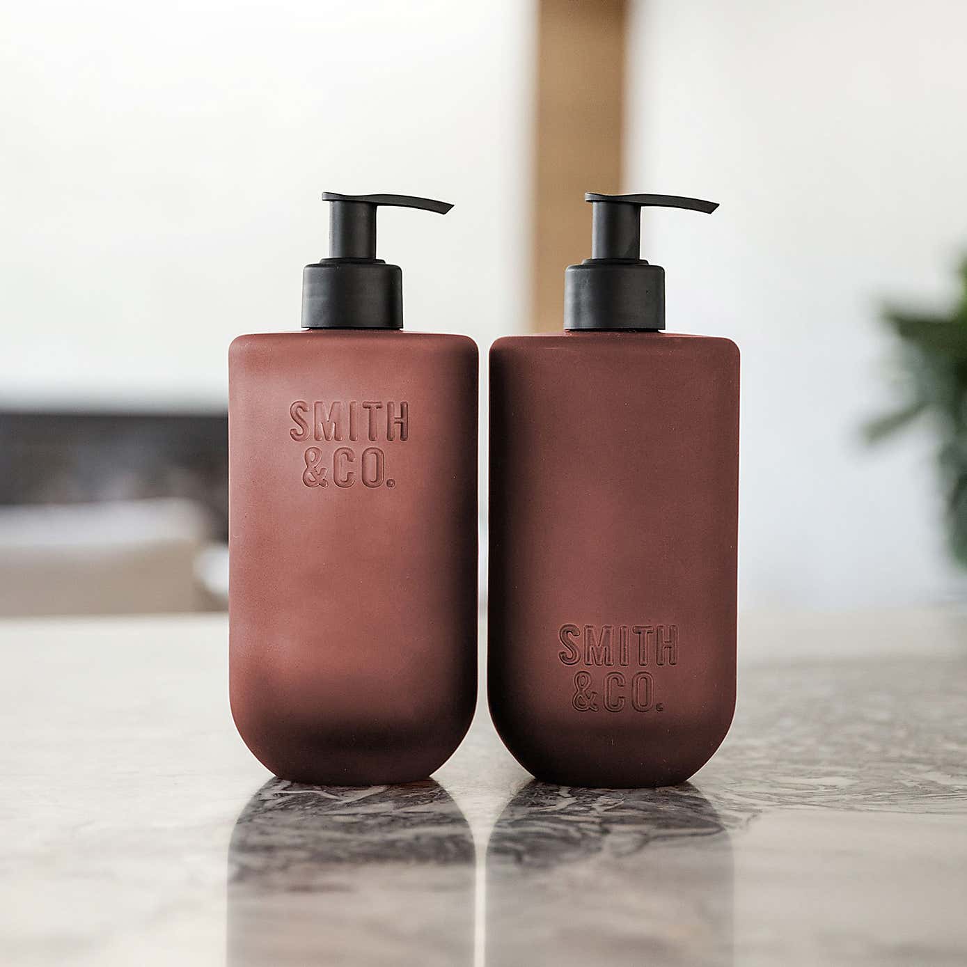 Smith & Co Black Oud & Saffron Hand & Body Lotion
