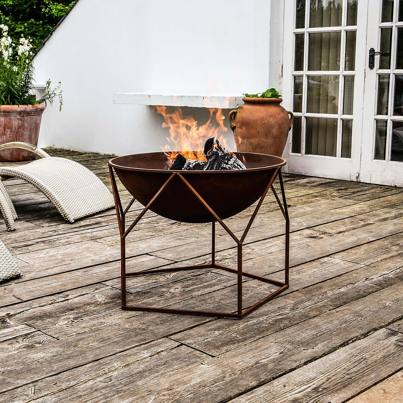 Buckingham Rust Iron Fire Bowl