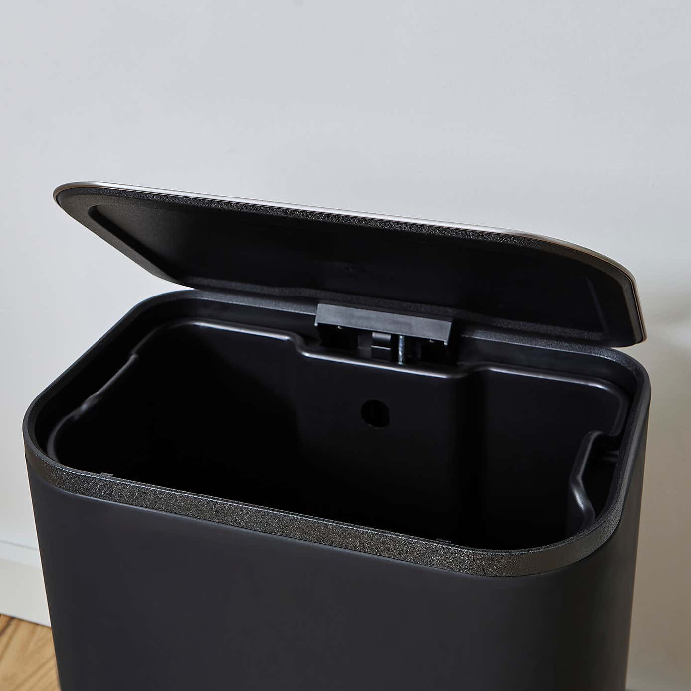 Sleek Soft Touch 20L Bin