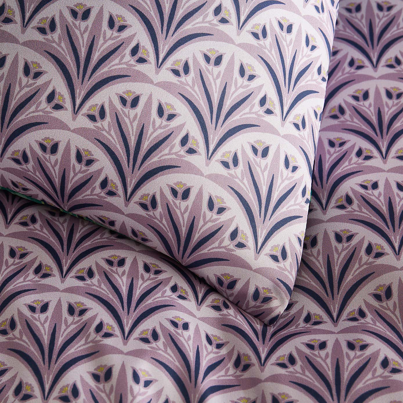 Nouveau Iris Duvet Cover and Pillowcase Set