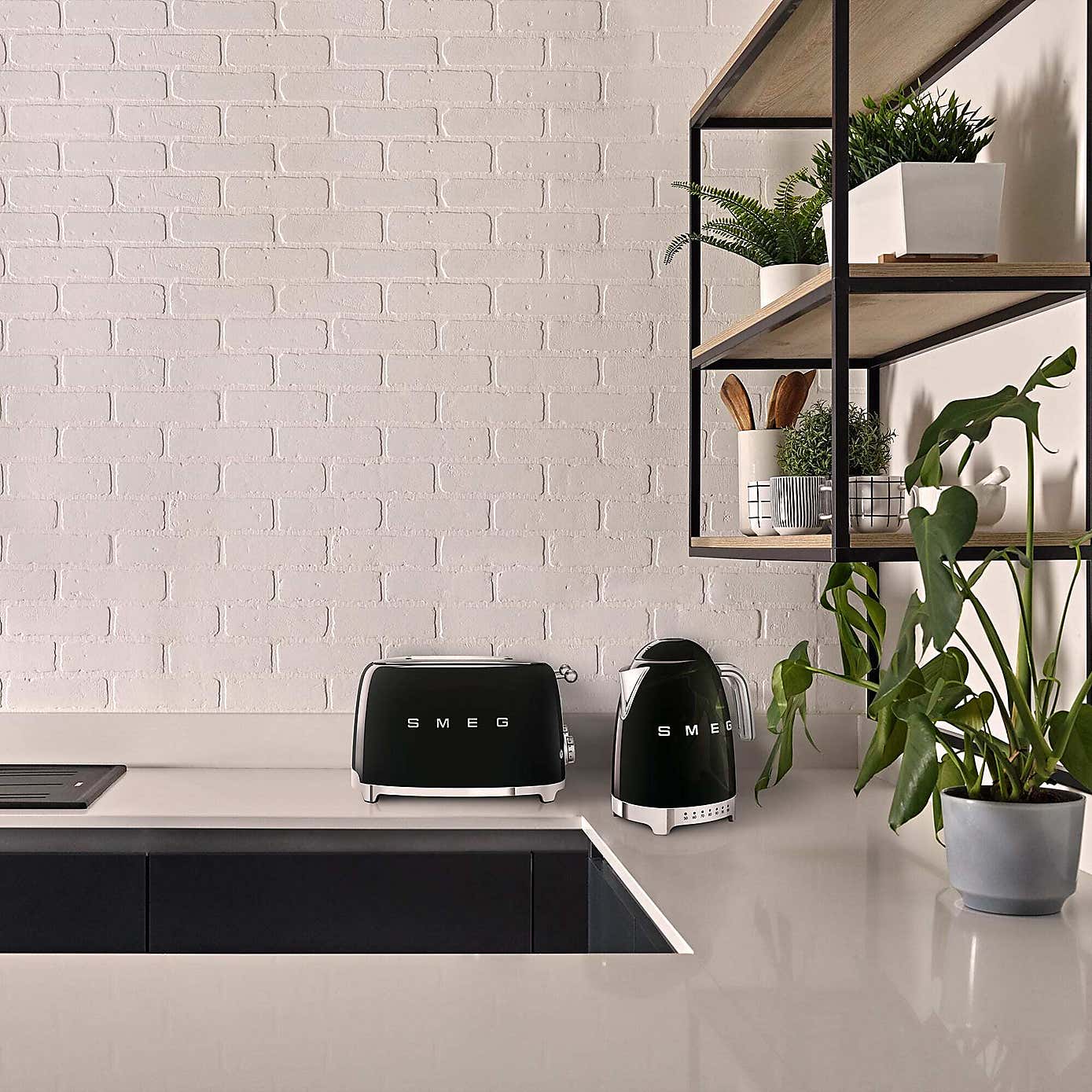 SMEG Retro Temperature Controlled Electric Kettle