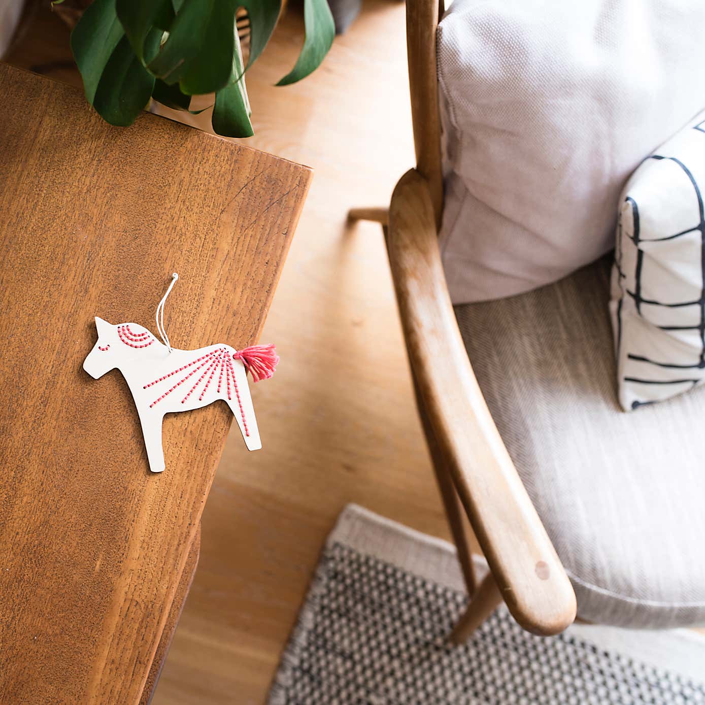 Cotton Clara Dala Horses Embroidery Board Kit