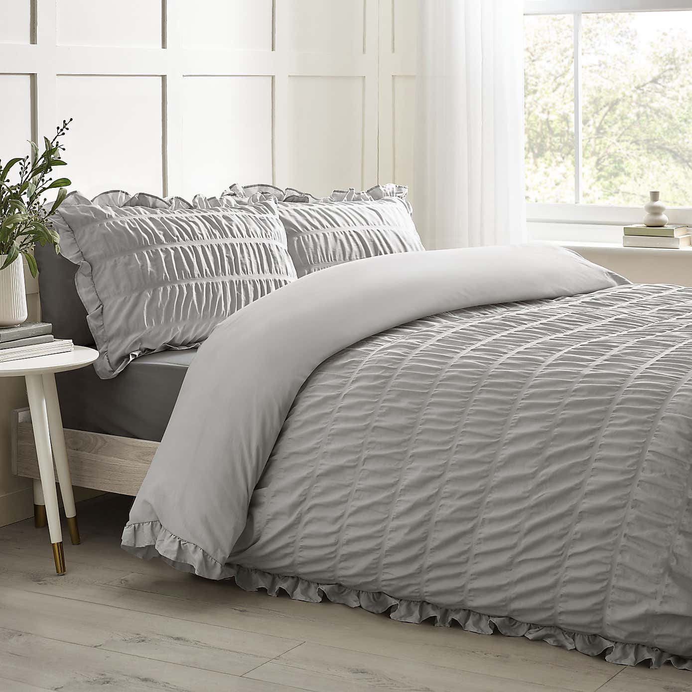 Catherine Lansfield Seersucker Frill Duvet Cover & Pillowcase Set