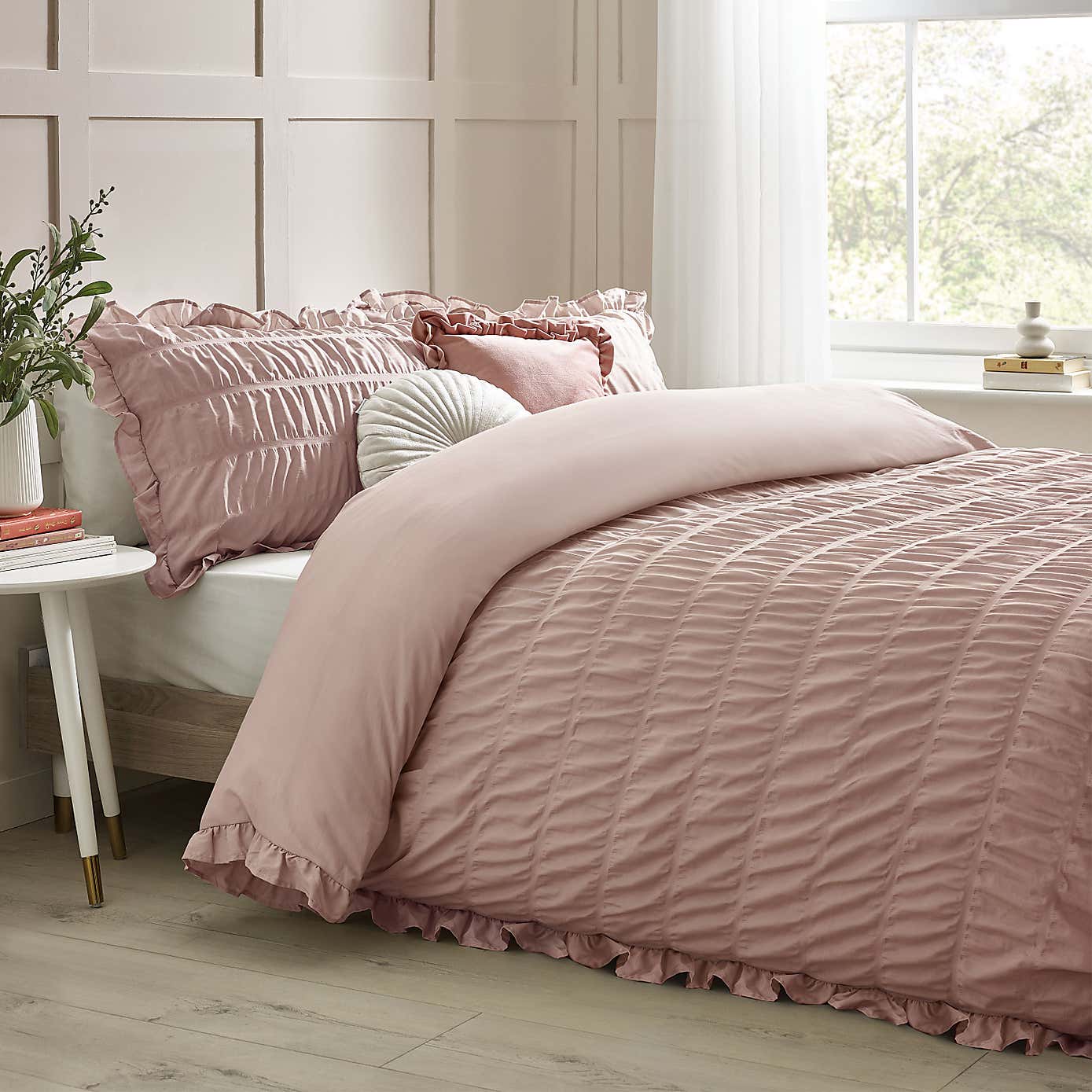 Catherine Lansfield Seersucker Frill Duvet Cover & Pillowcase Set