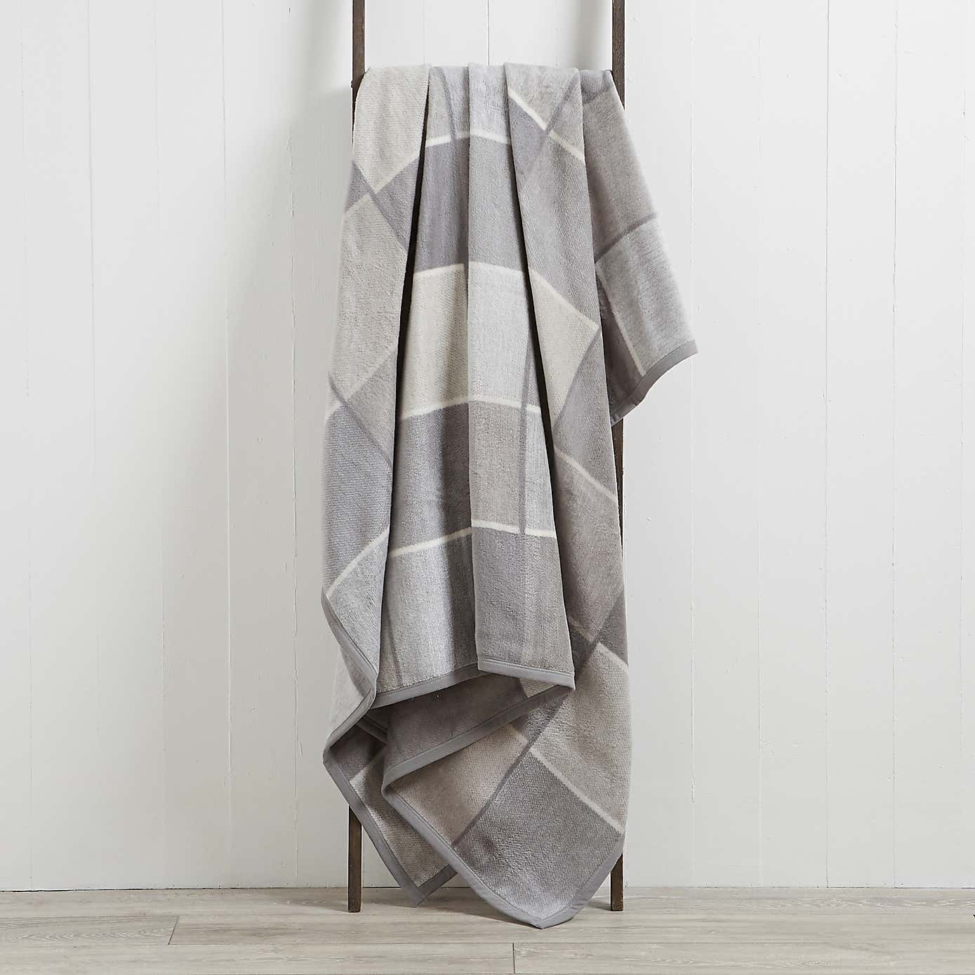 Thermosoft Checked 150cm x 200cm Blanket