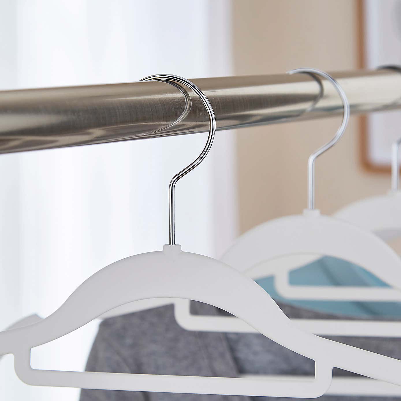 Pack of 5 Non Slip Hangers