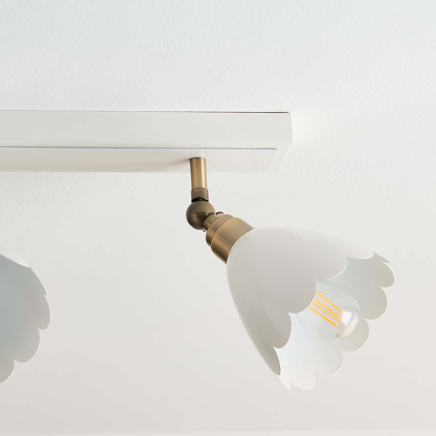 Remi Scalloped 4 Light Adjustable Spotlight Bar