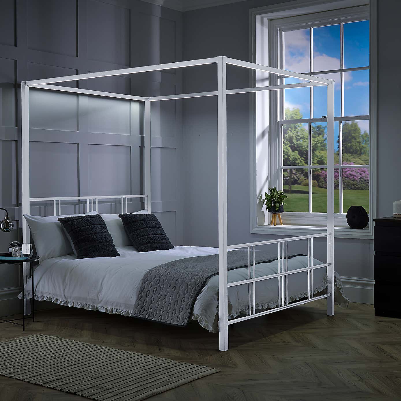 X Rocker Fern 4 Poster Bed with LED Lights