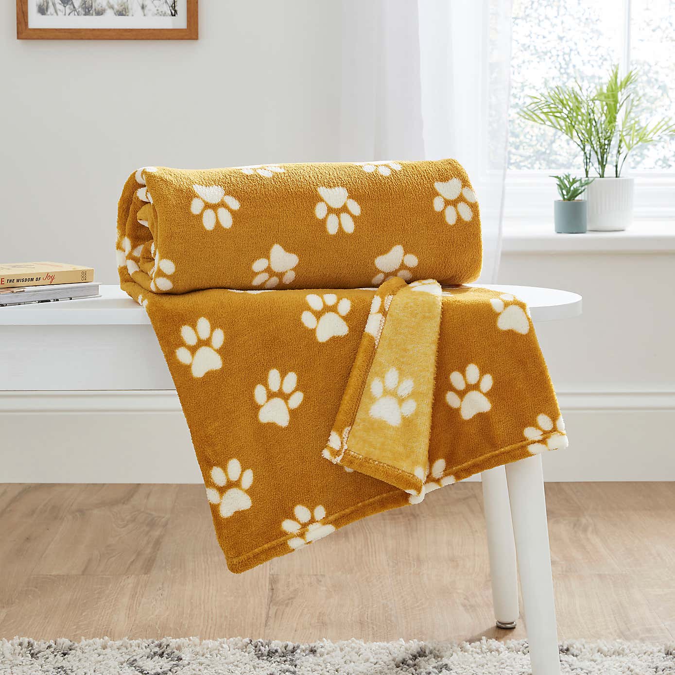 Printed Paw Print Throw