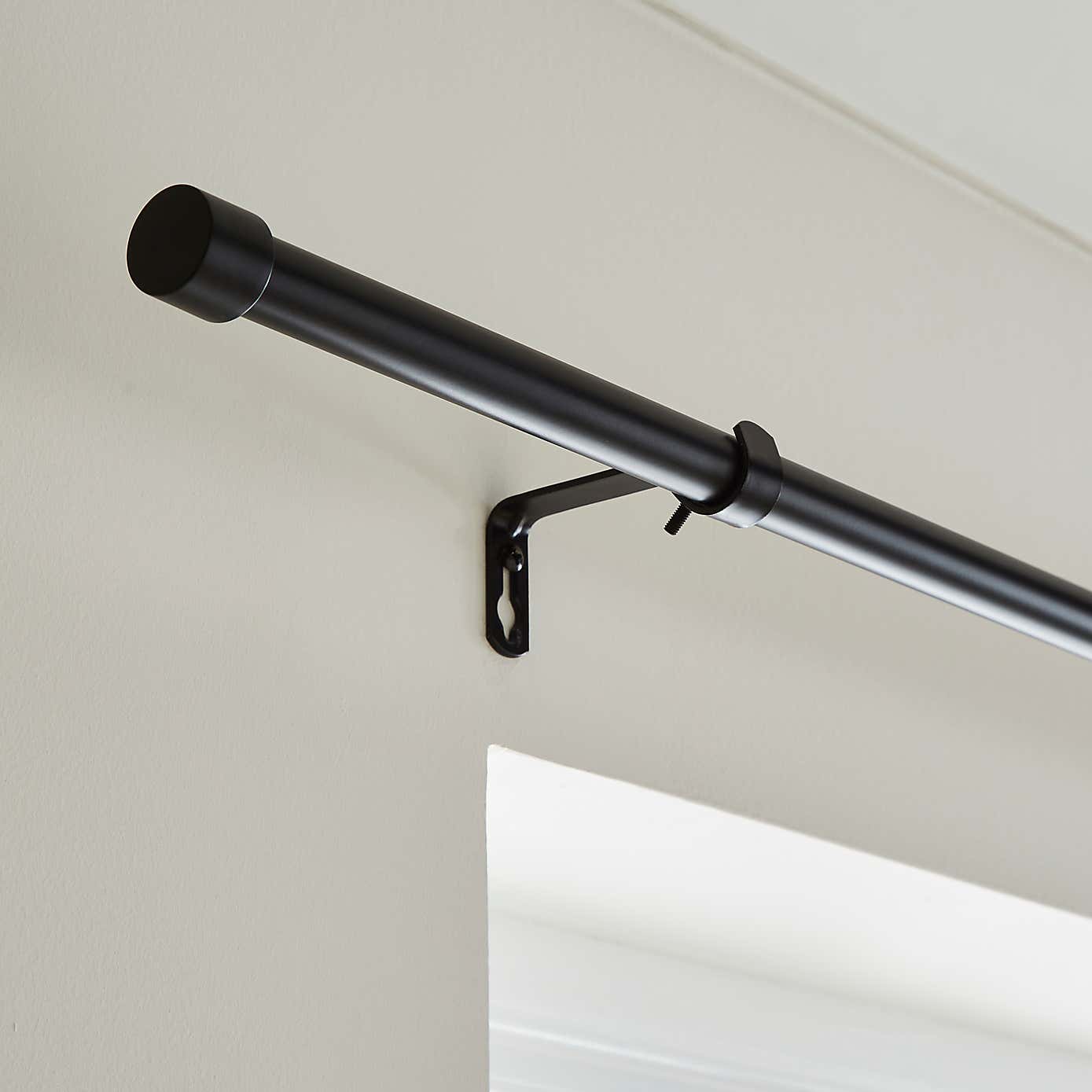 Stud Extendable Metal Curtain Pole