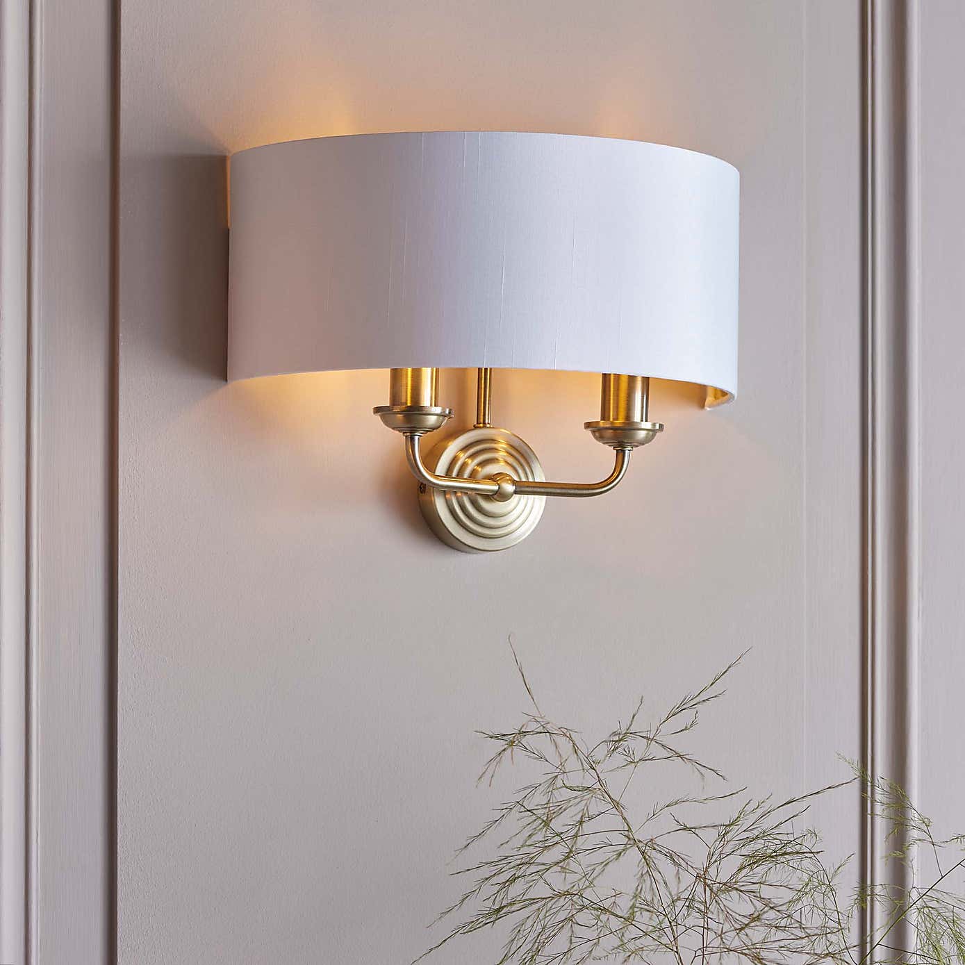 Vogue Sandringham 2 Light Wall Light