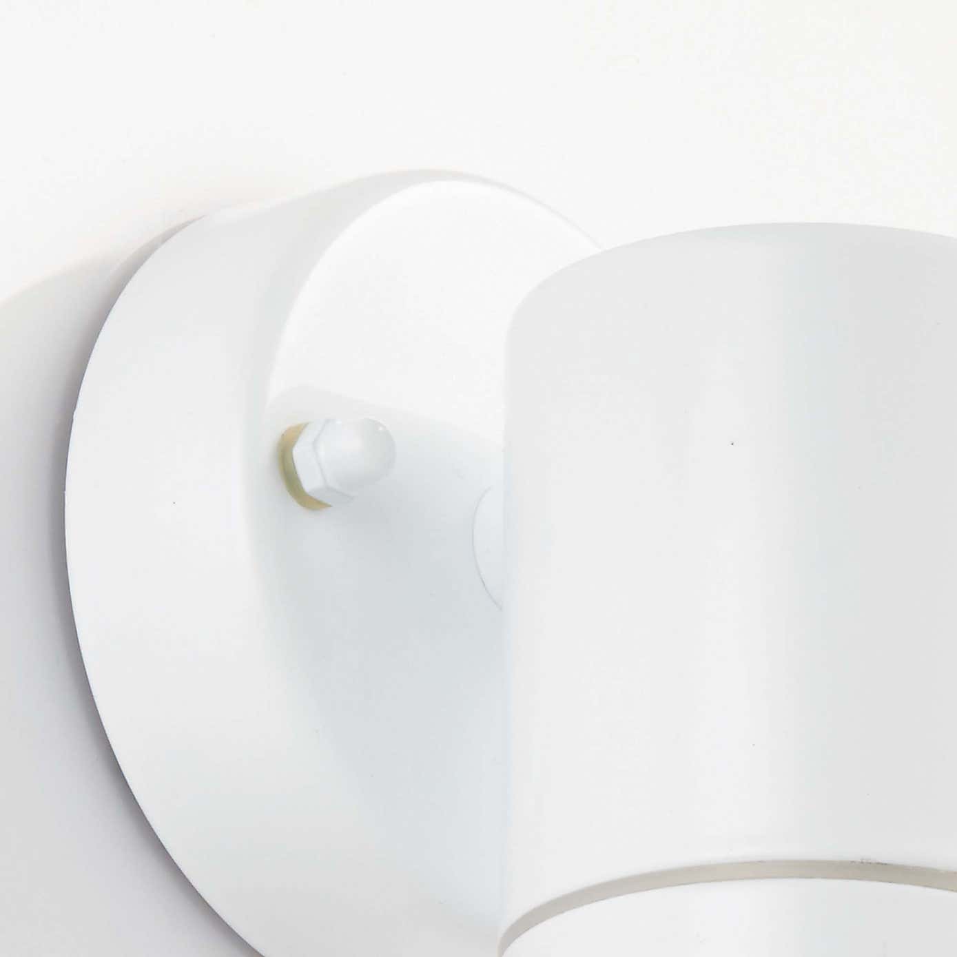 Vogue Alonzo Outdoor Wall Light