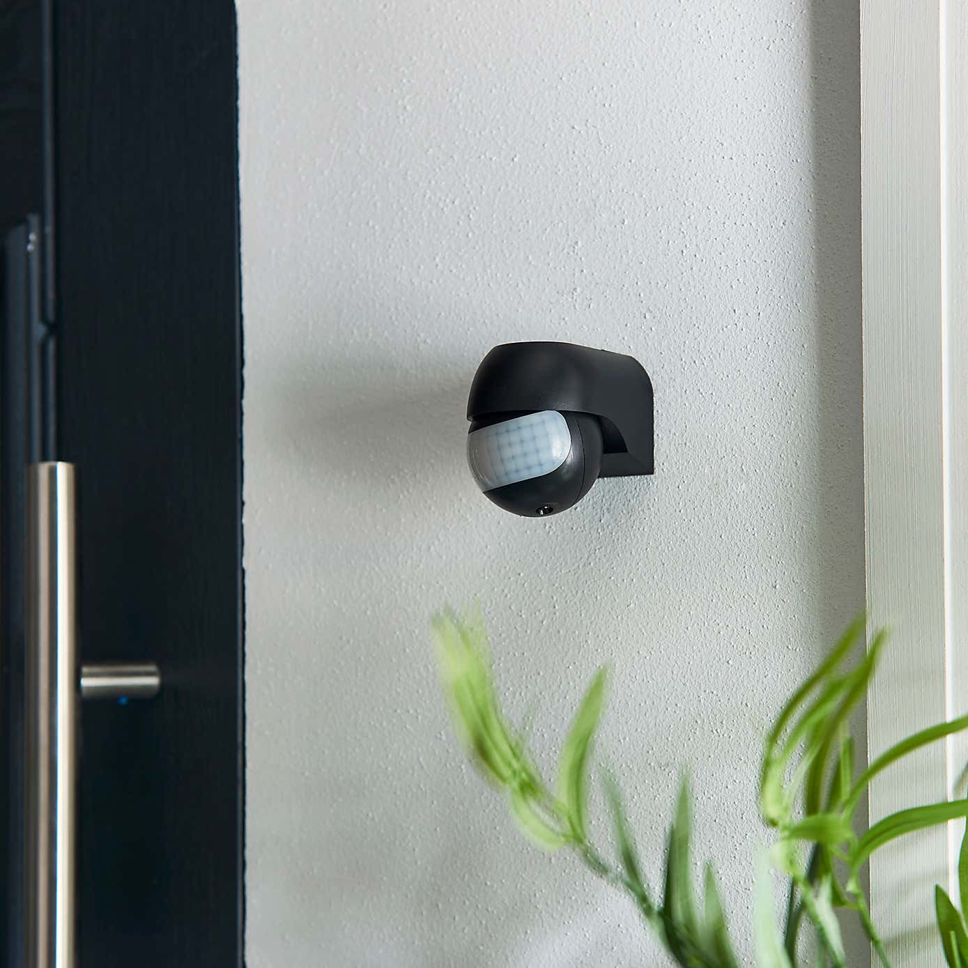 Black PIR Sensor Outdoor Wall Light