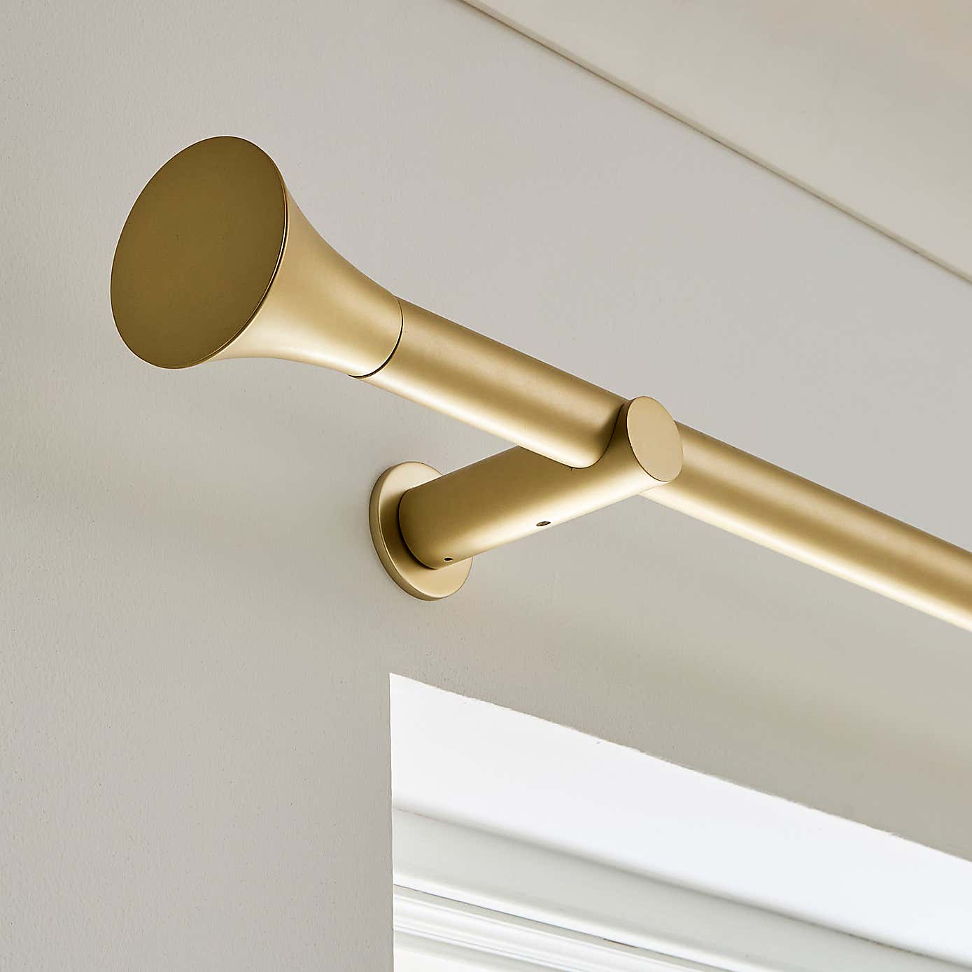 Flush Trumpet Fixed Metal Curtain Pole with Rings