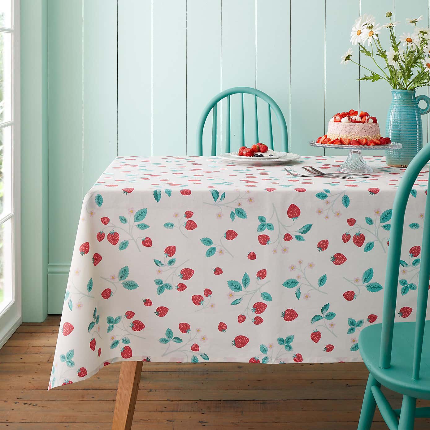 Catherine Lansfield Strawberry Garden Tablecloth