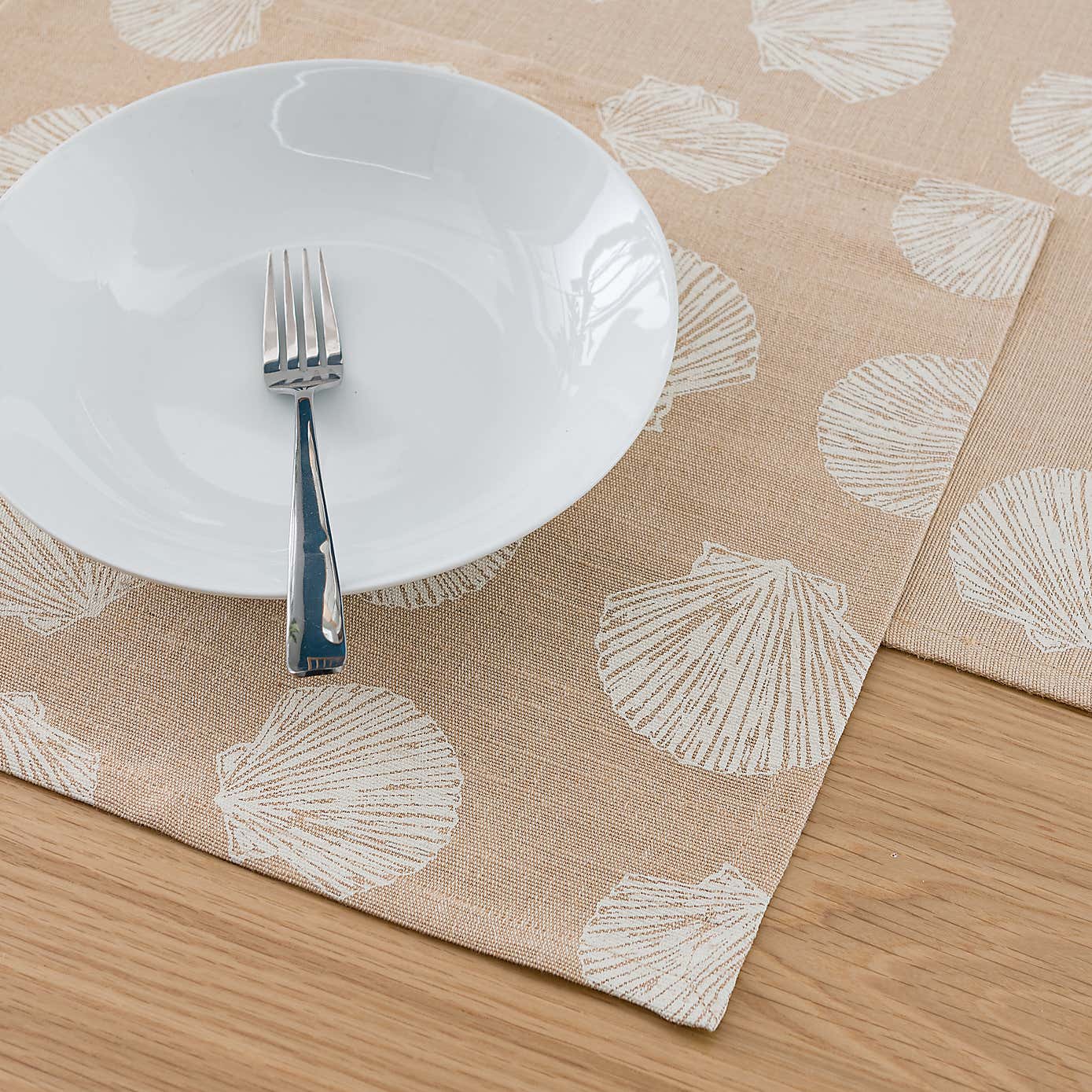 Set of 2 Shell Natural Jute Placemats
