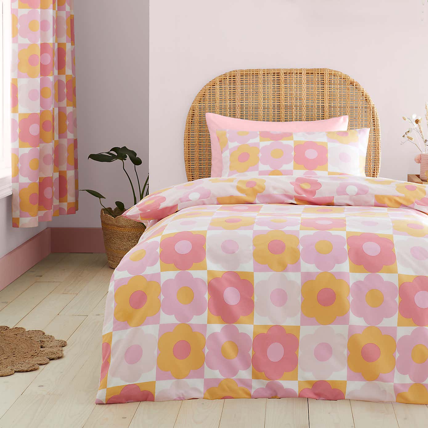 Catherine Lansfield Retro Daisy Duvet Cover and Pillowcase Set