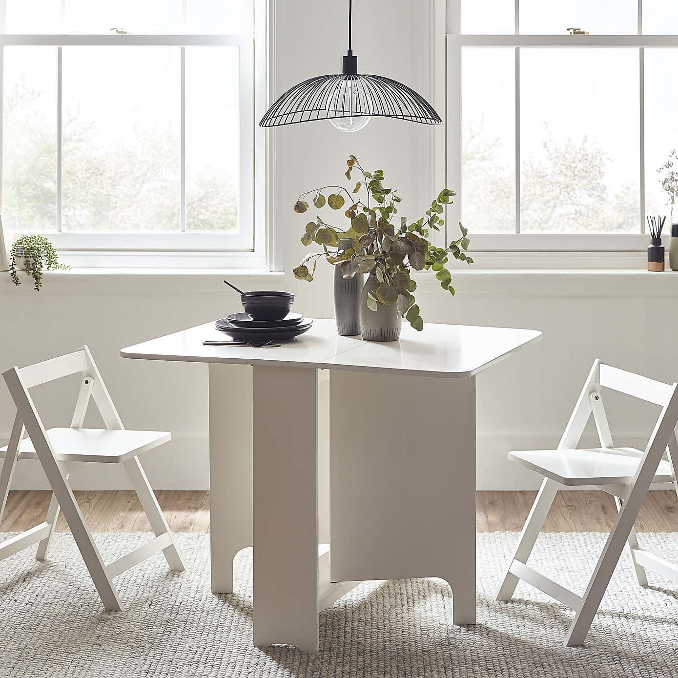 Gatan Gateleg Table With 2 Chairs