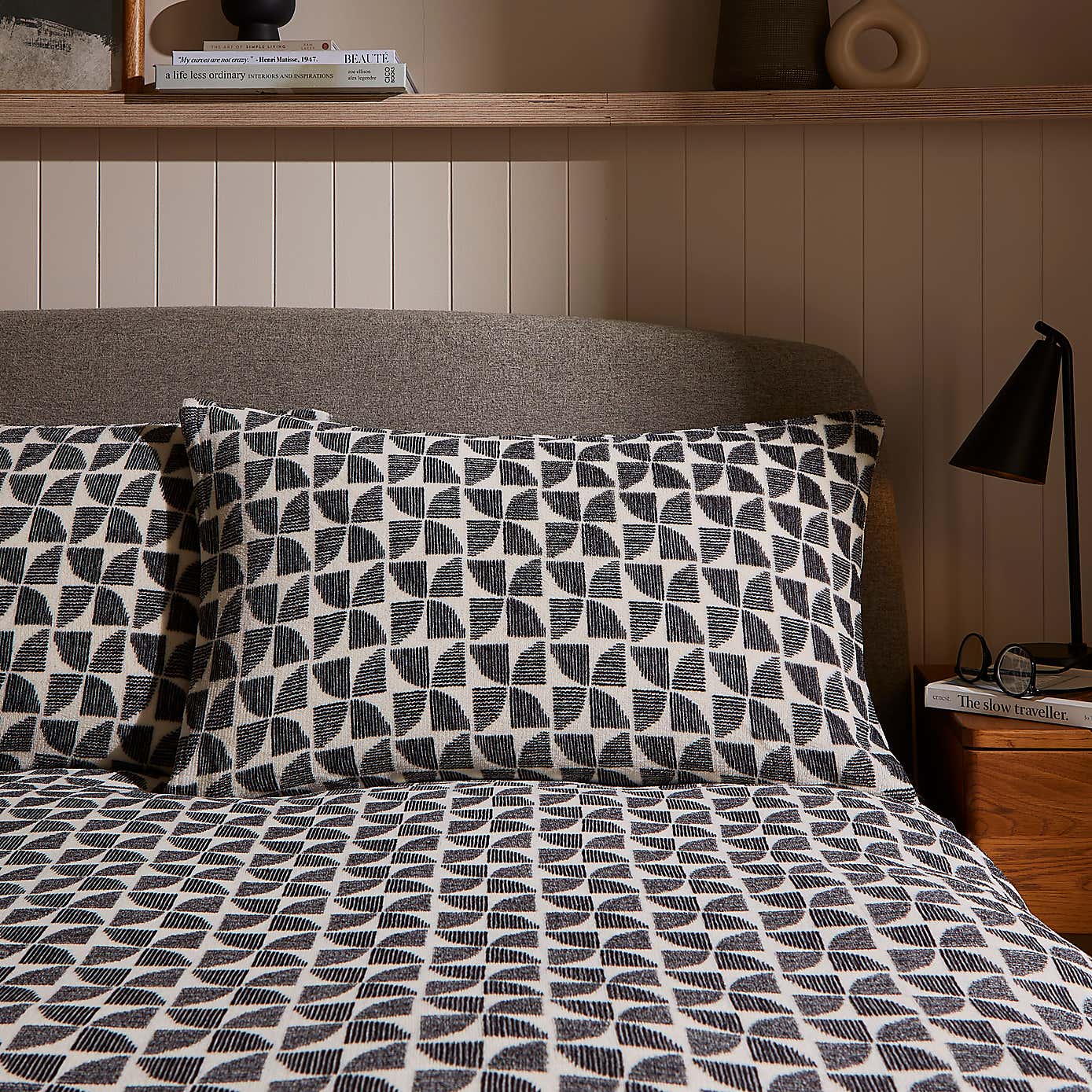 Mono Circles Fleece Duvet Cover and Pillowcase Set