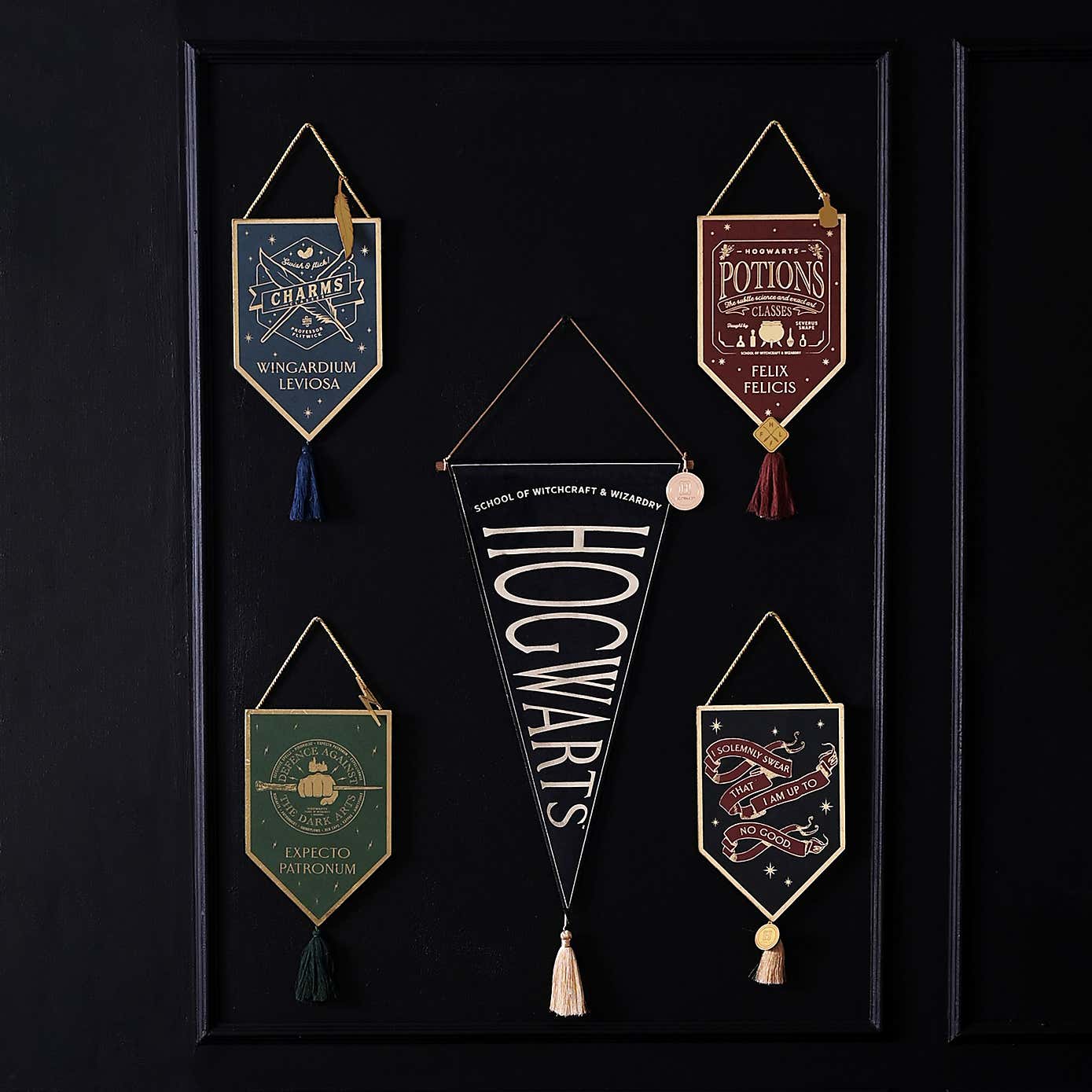 Harry Potter Hogwarts Hanging Banner